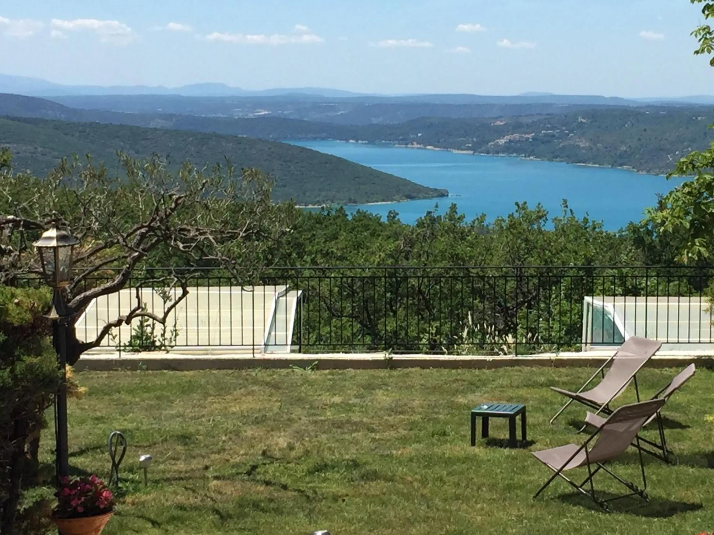 Lake view in Le Bosquet