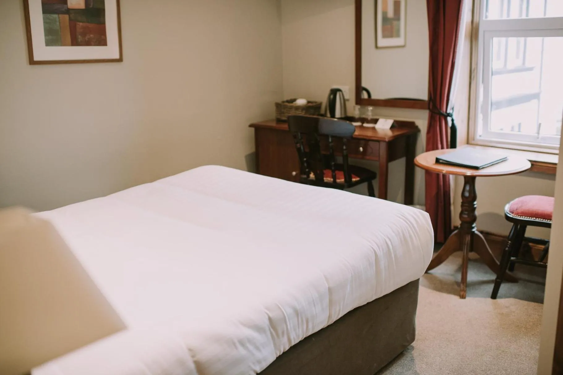 Photo of the whole room, Bed in Royal Valentia Hotel