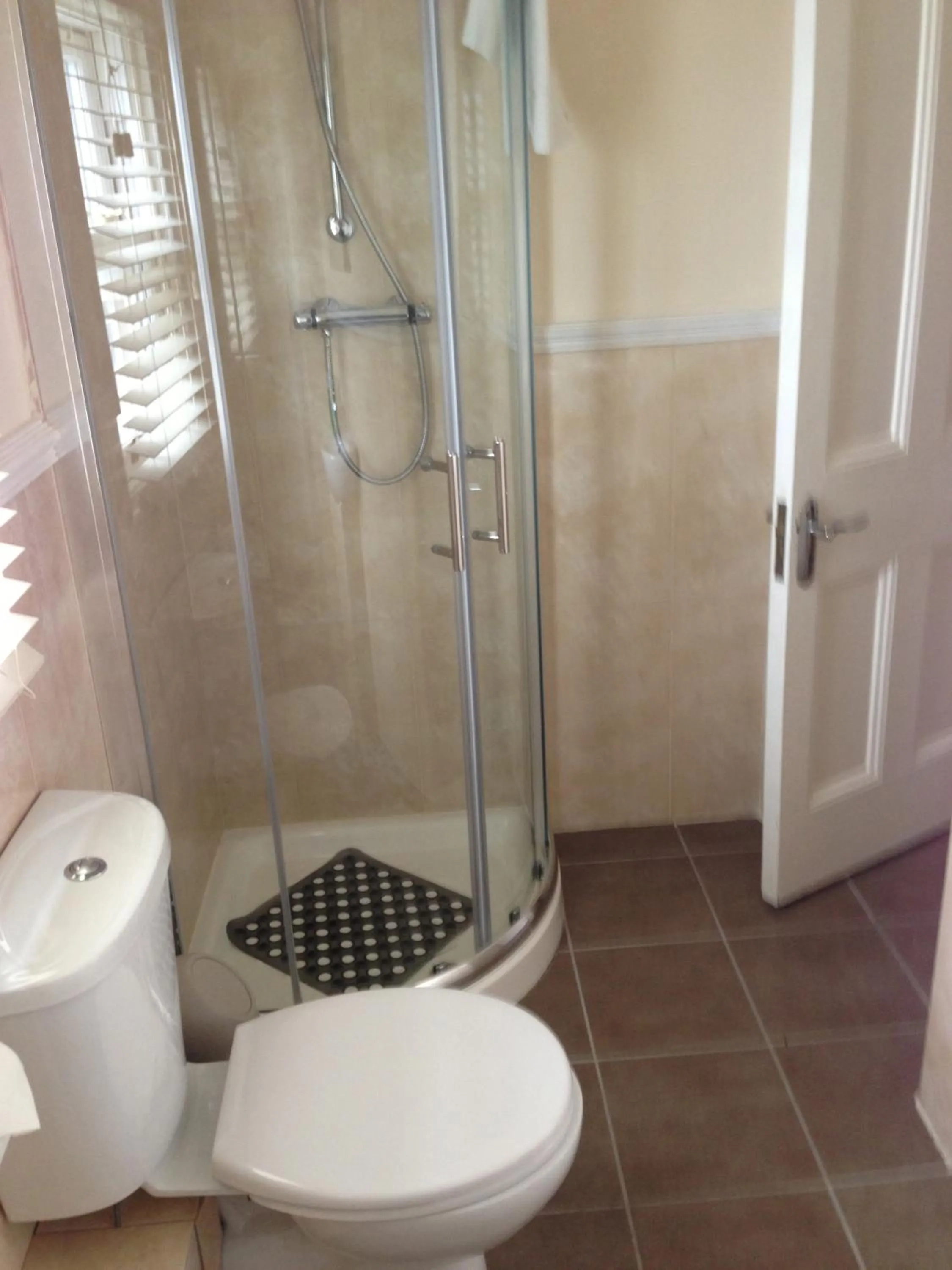 Bathroom in Royal Valentia Hotel