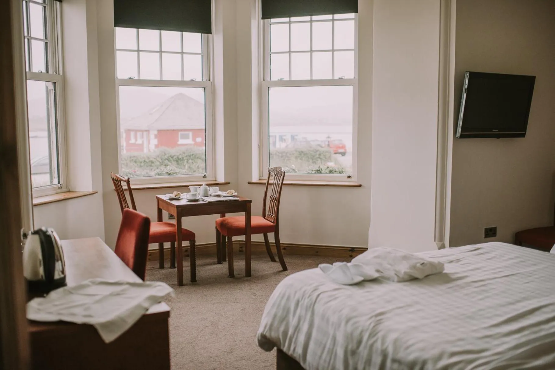 Photo of the whole room, Bed in Royal Valentia Hotel