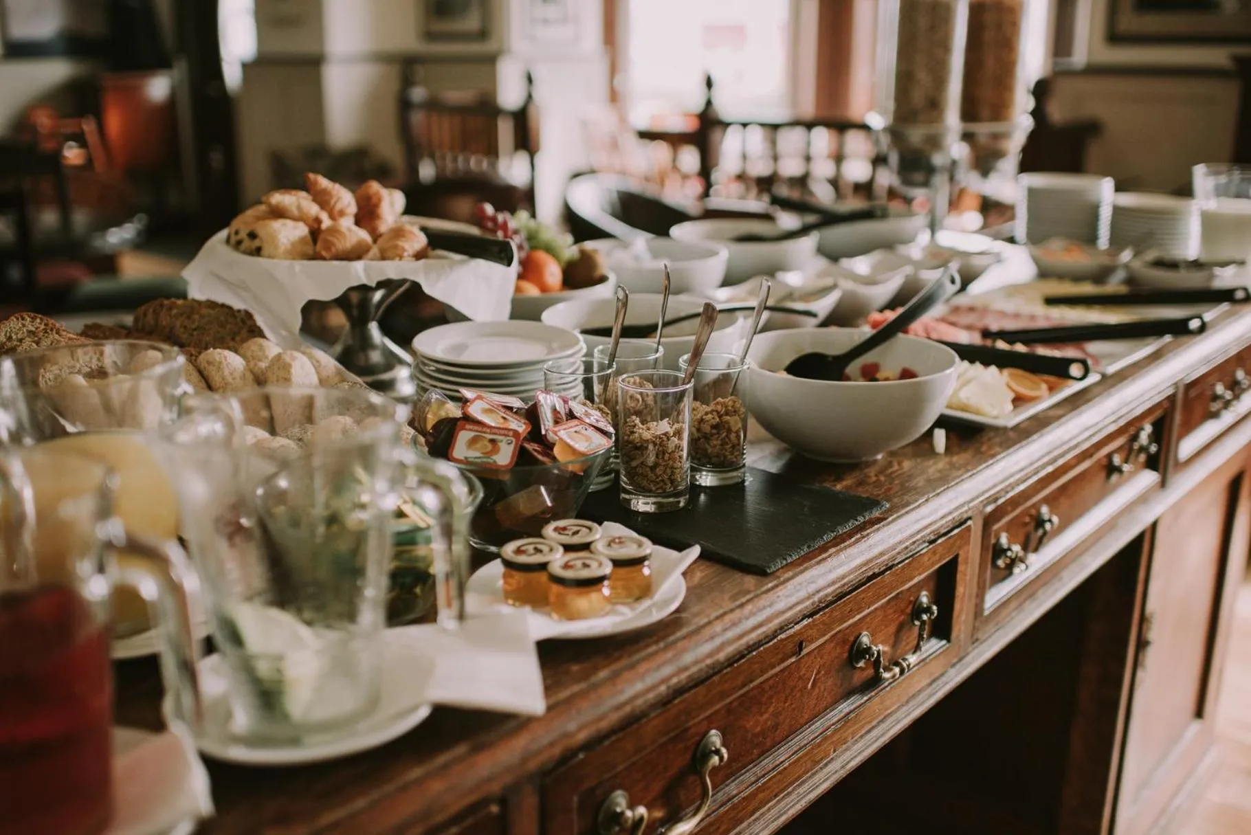 Buffet breakfast in Royal Valentia Hotel