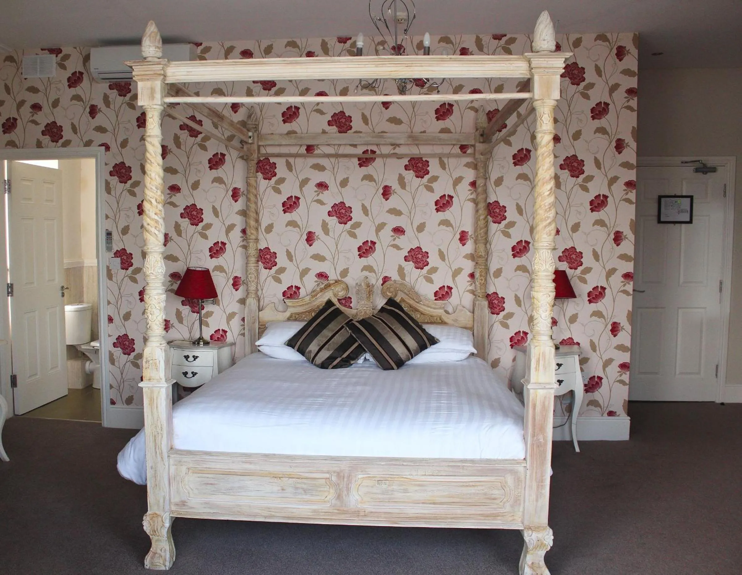 Bed in Royal Valentia Hotel