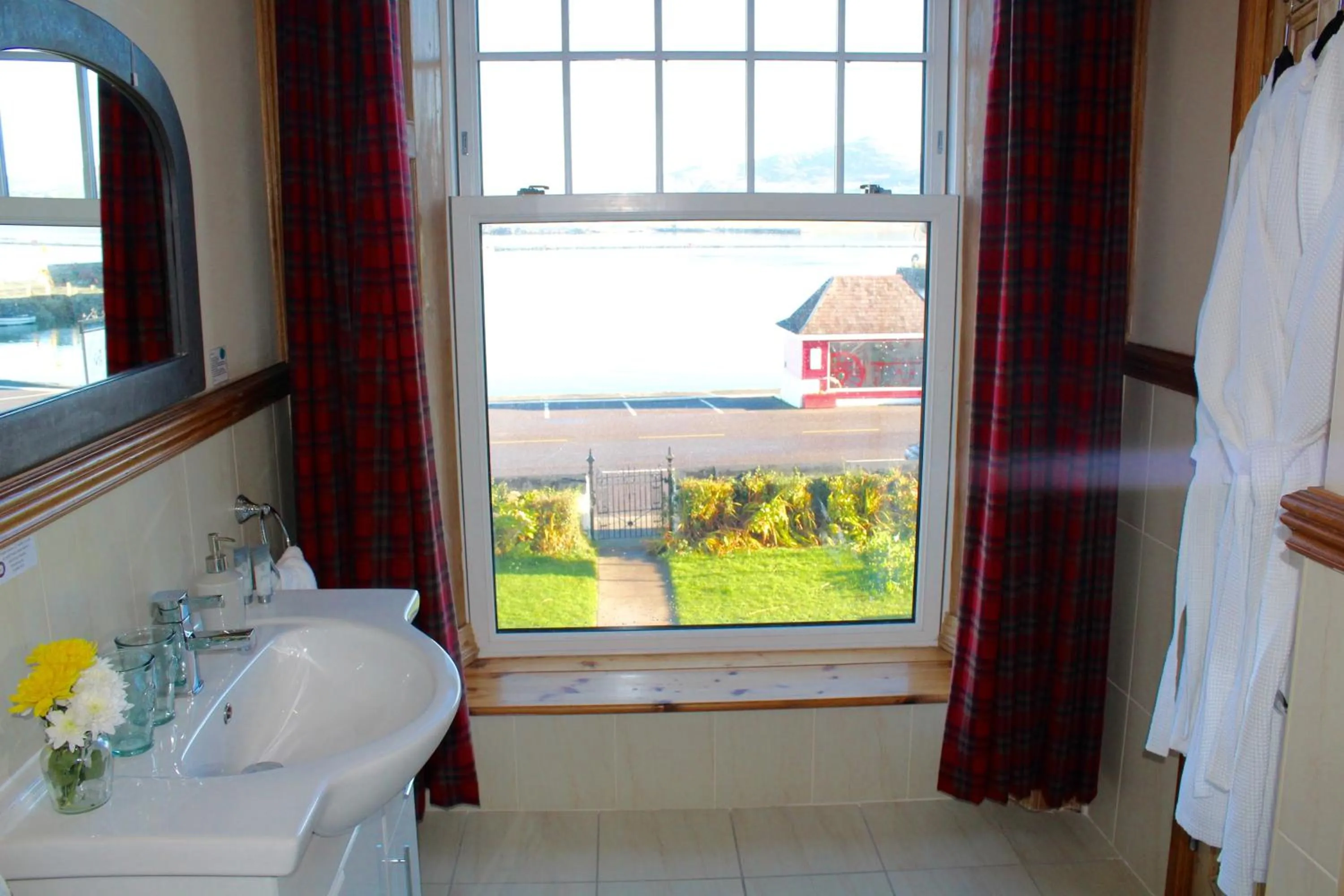 Bathroom in Royal Valentia Hotel