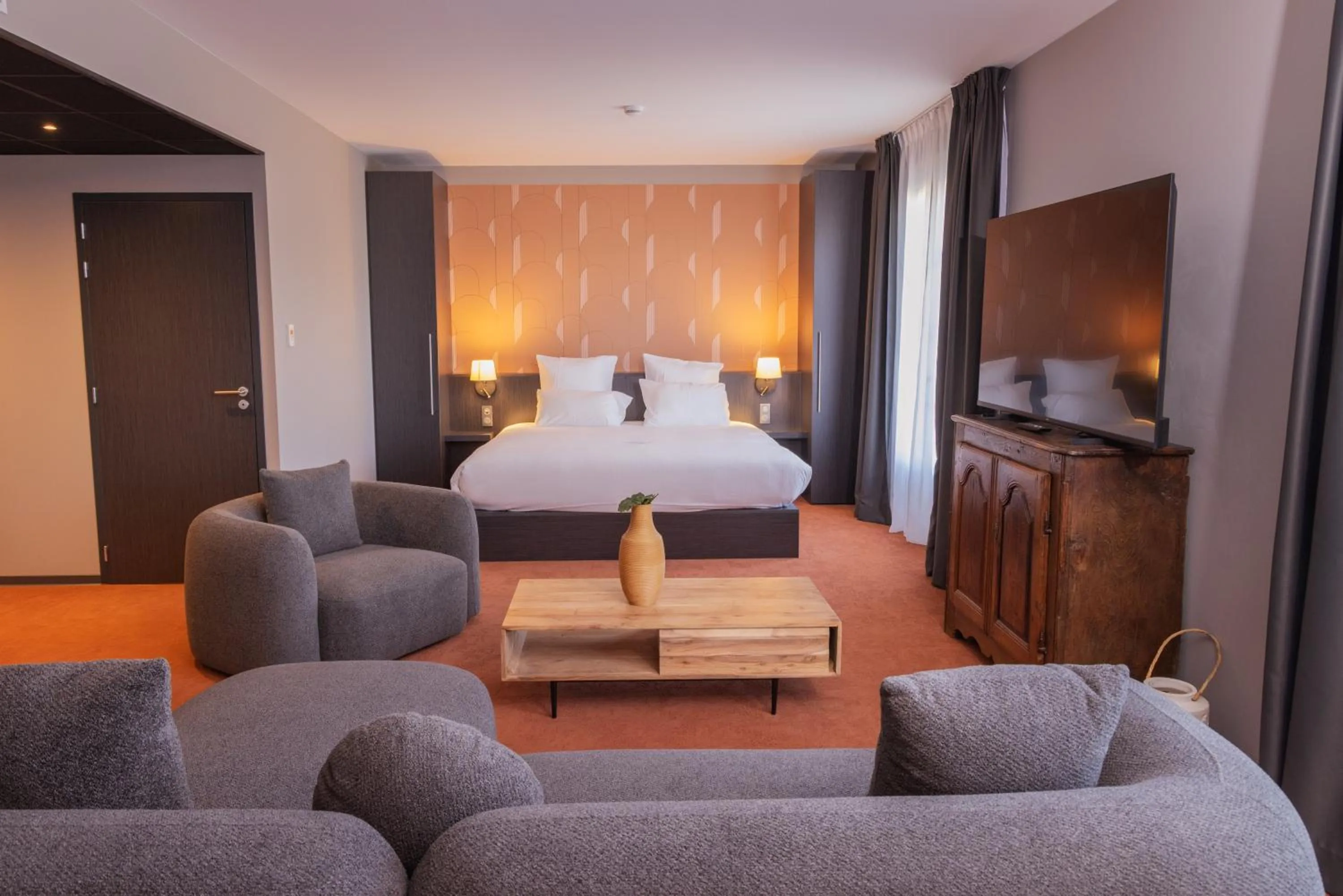 Bed in Best Western Plus Le Canard sur le Toit