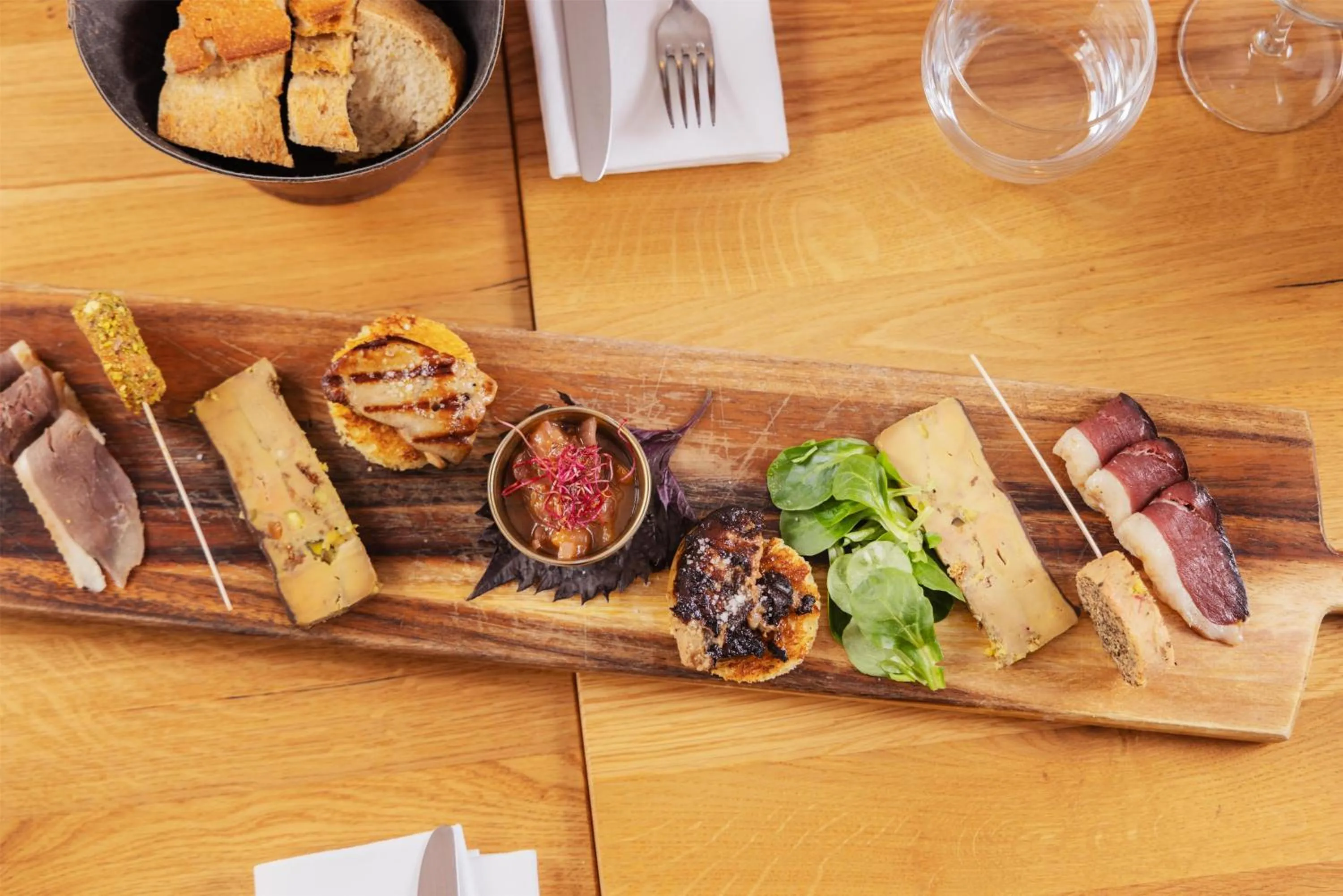 Food and drinks in Best Western Plus Le Canard sur le Toit