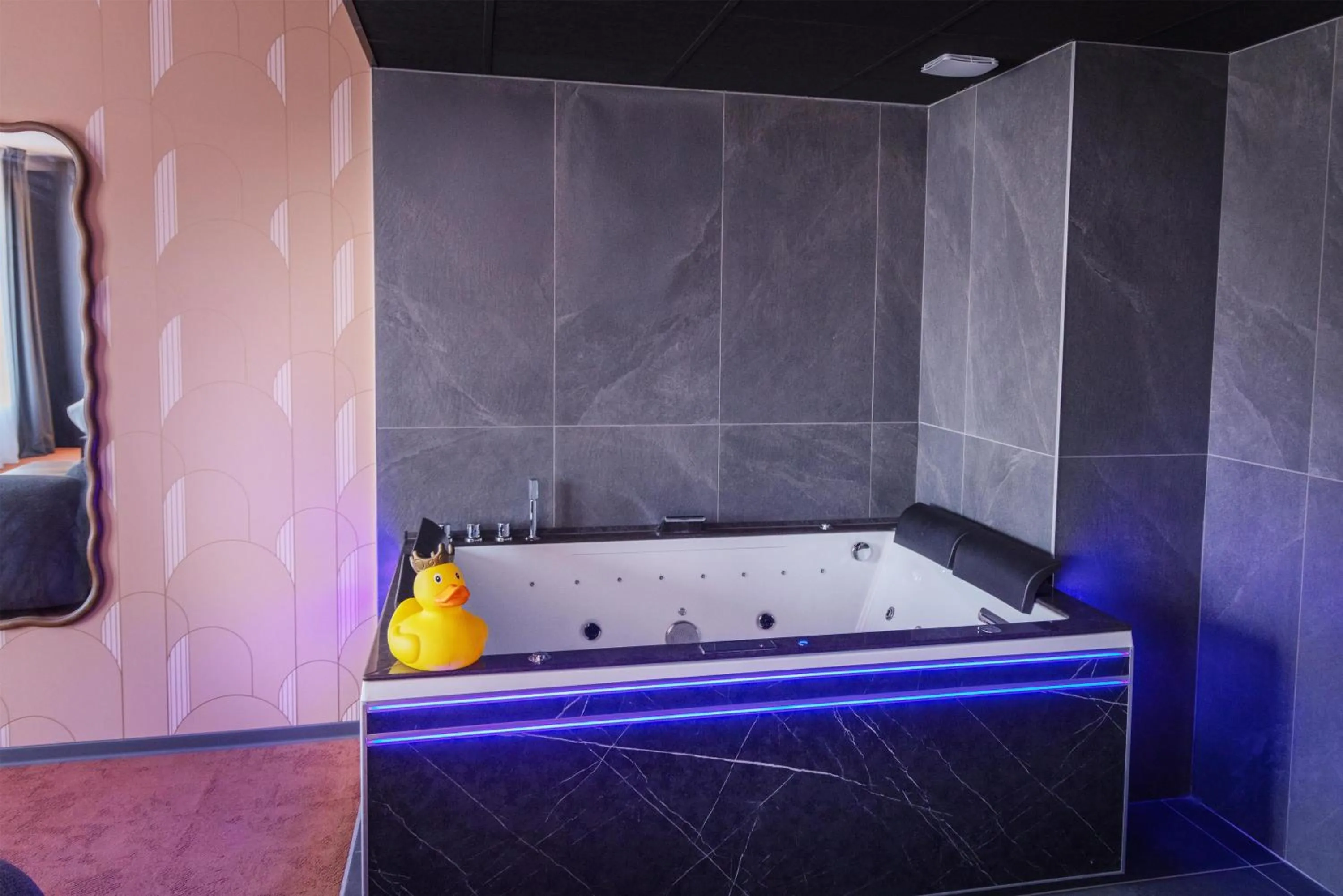 Bathroom in Best Western Plus Le Canard sur le Toit