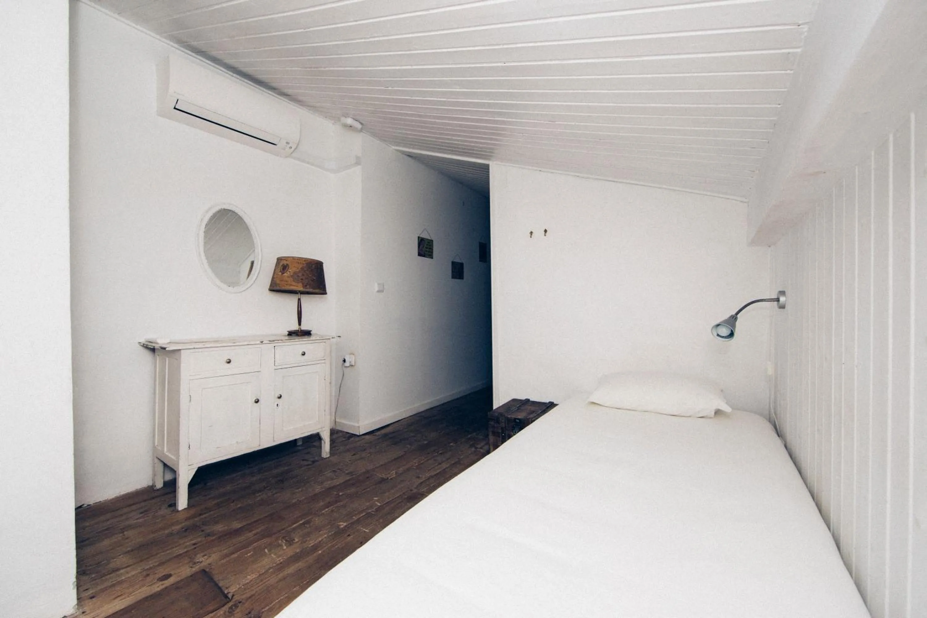 Single Bed in 6-Bed Female Dormitory Room in Boutique Taghostel