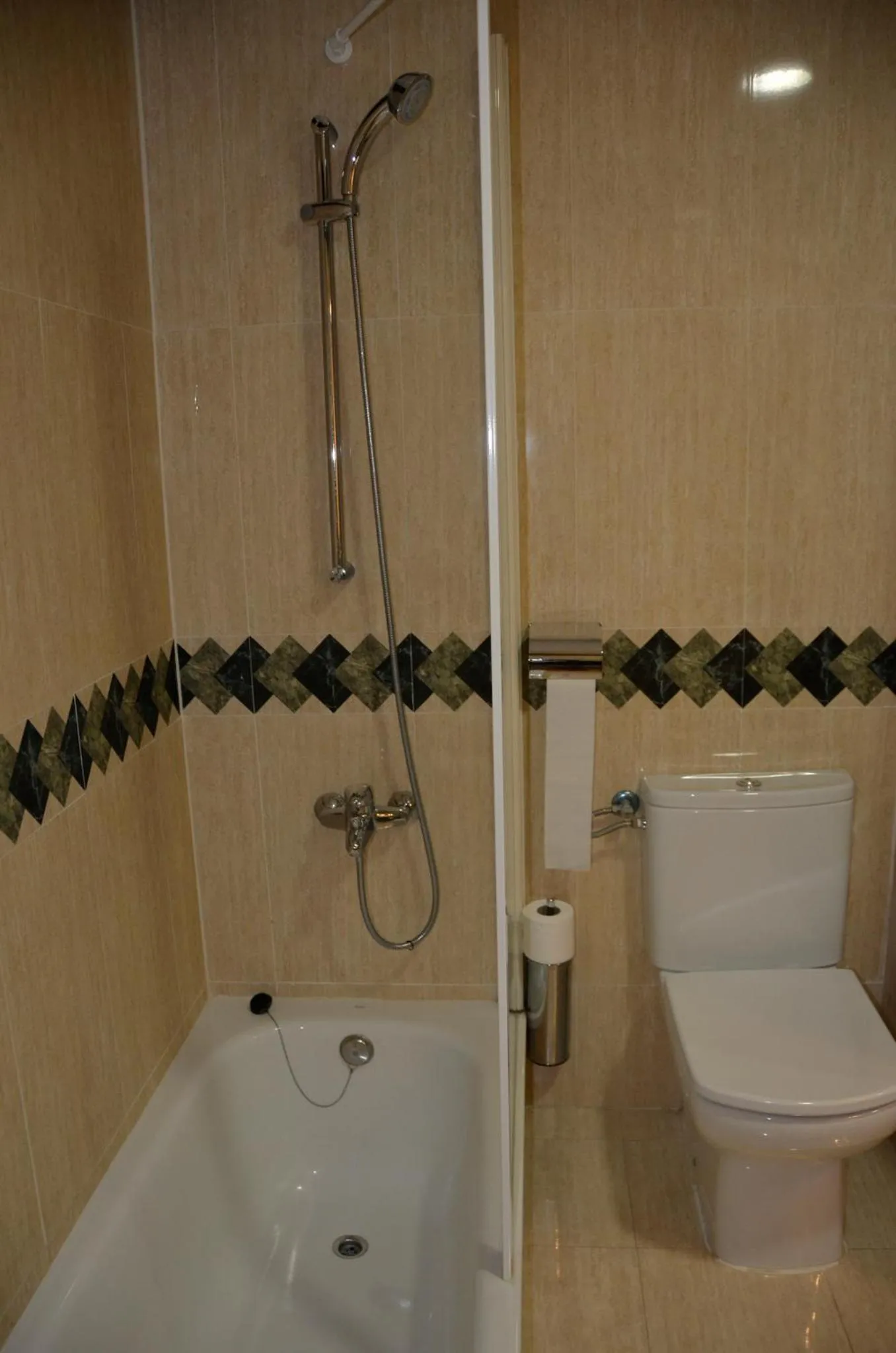 Bathroom in La Familia Gallo Rojo