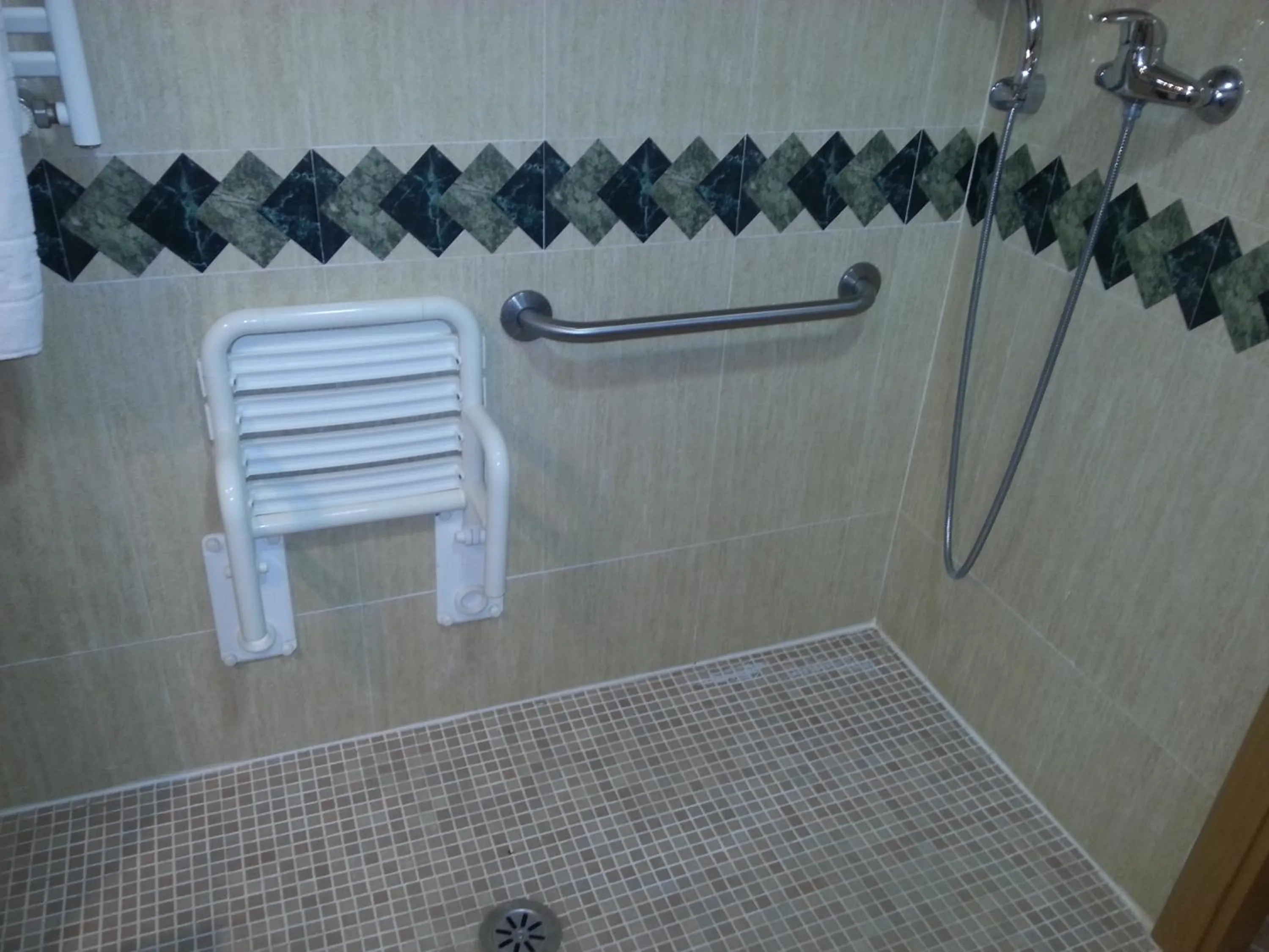 Bathroom in La Familia Gallo Rojo