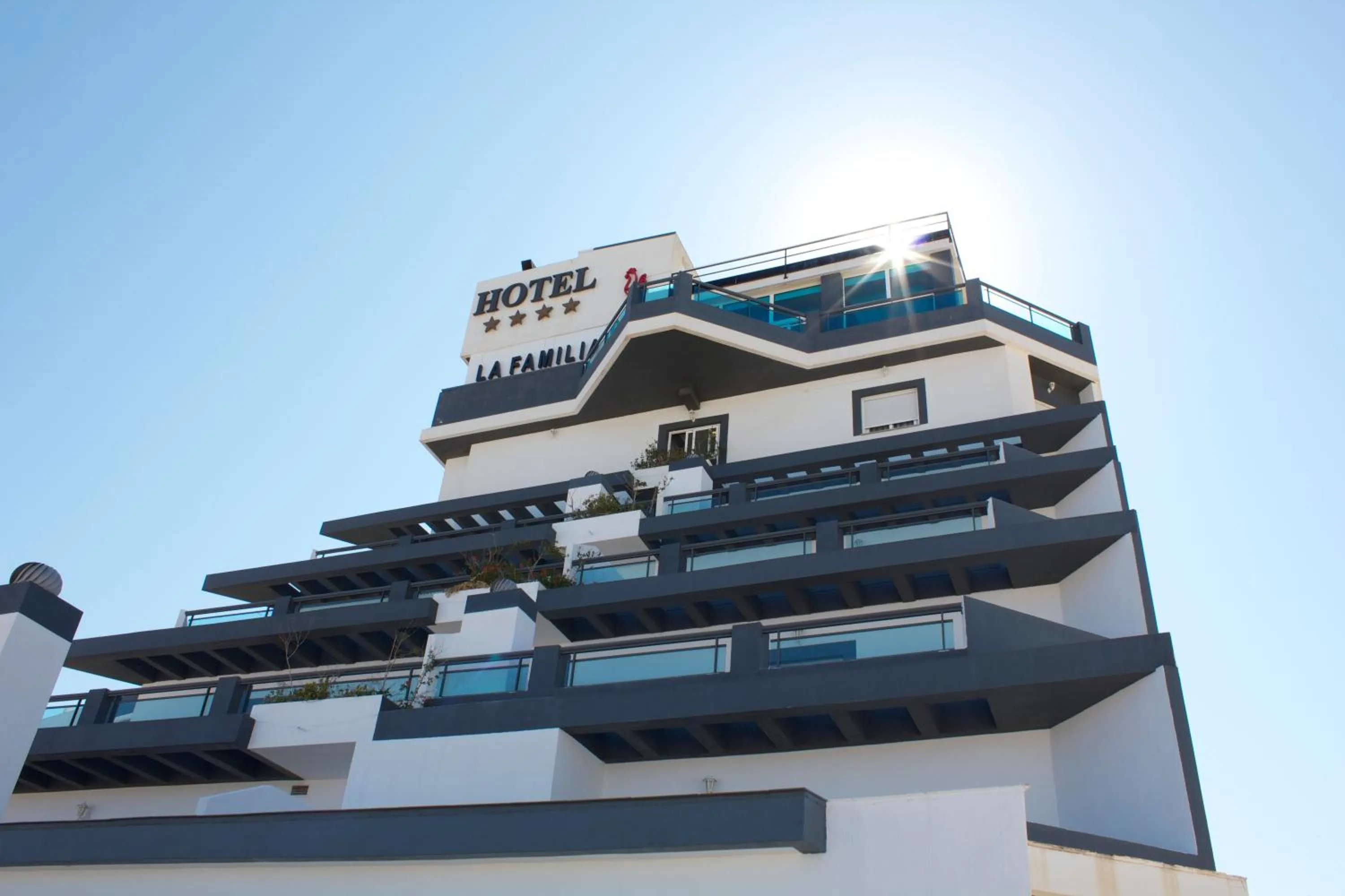 Facade/entrance in La Familia Gallo Rojo
