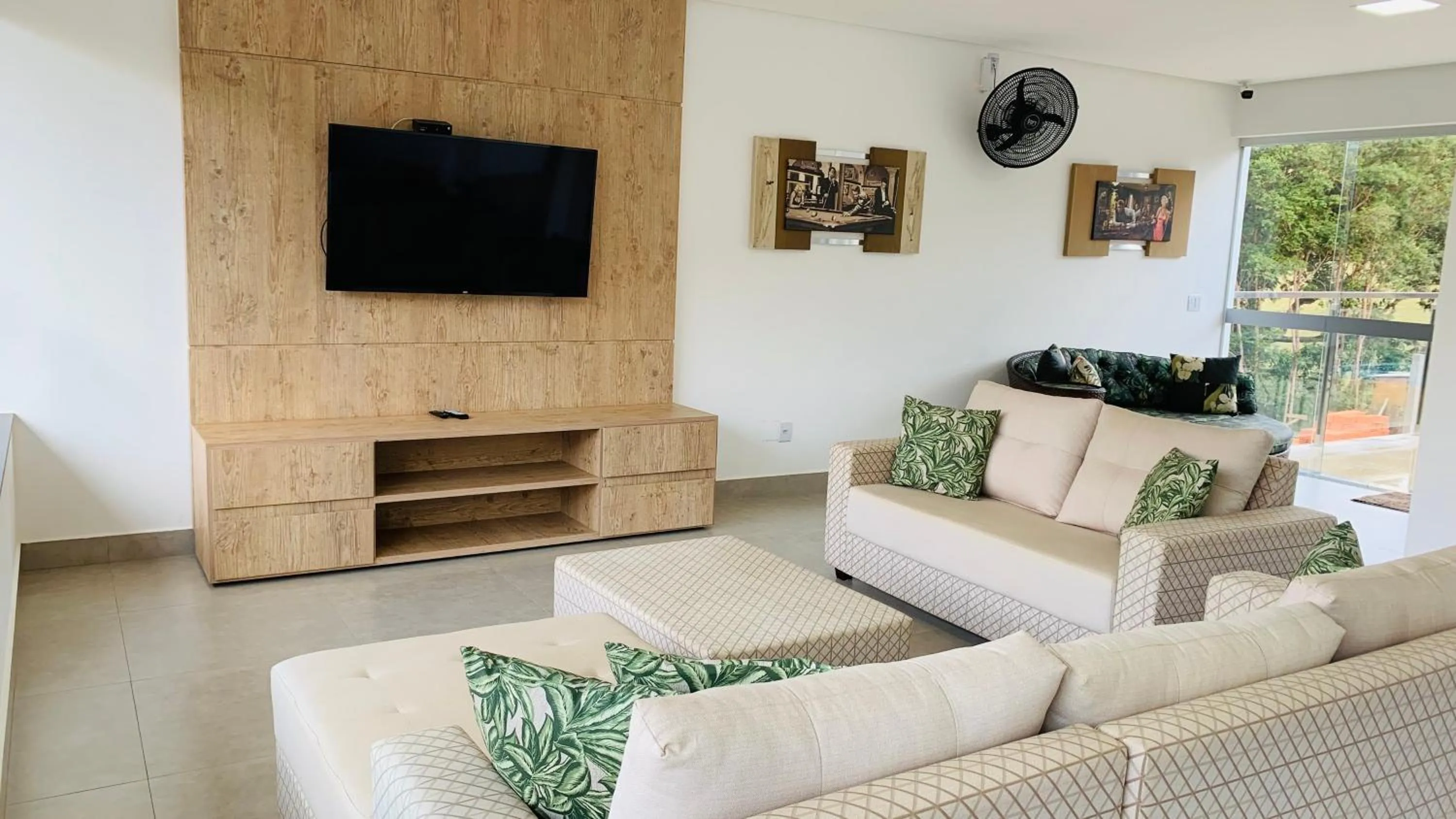 Communal lounge/ TV room in Pousada do Batata