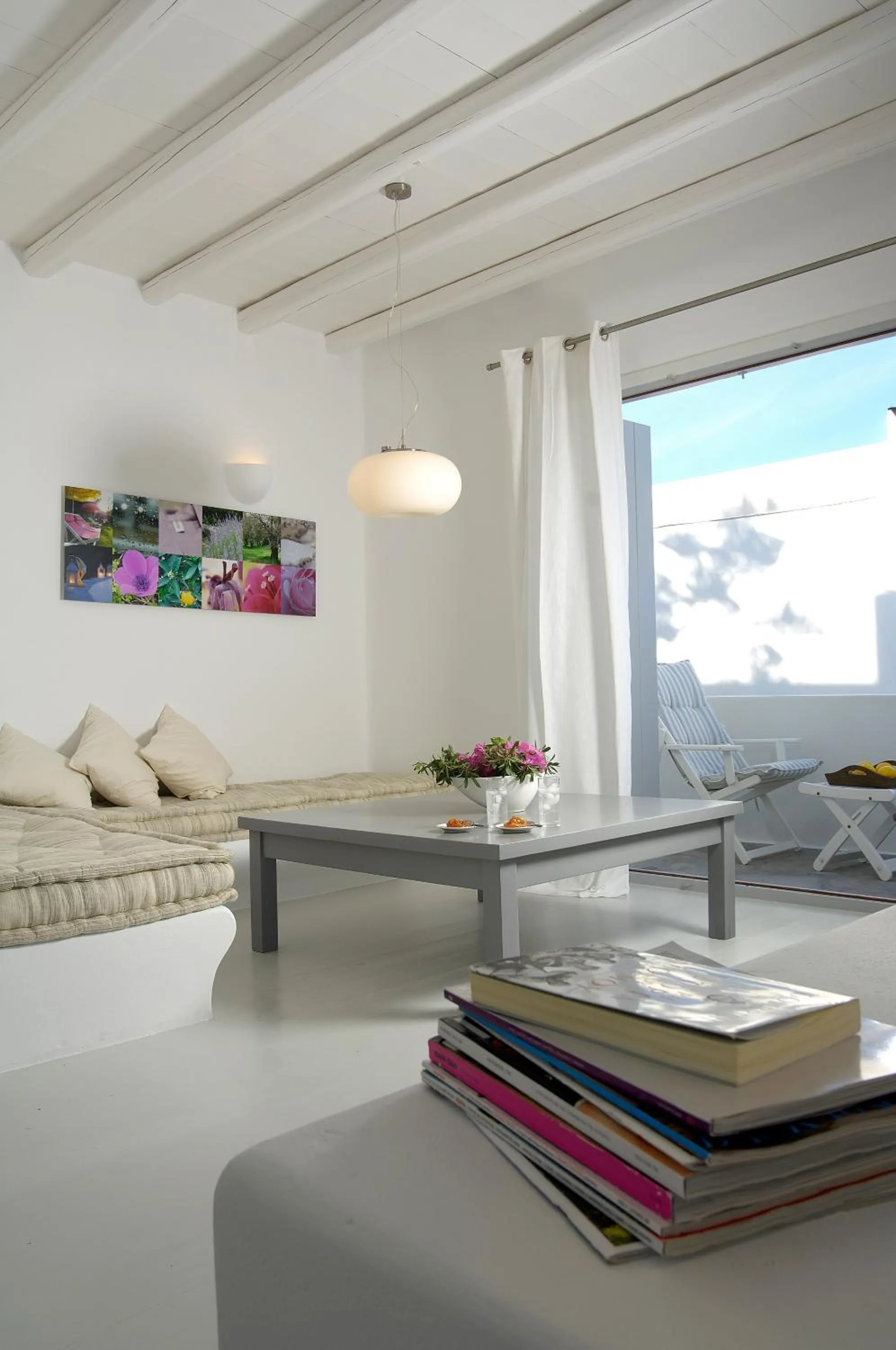 Living room in Kapetan Tasos Suites