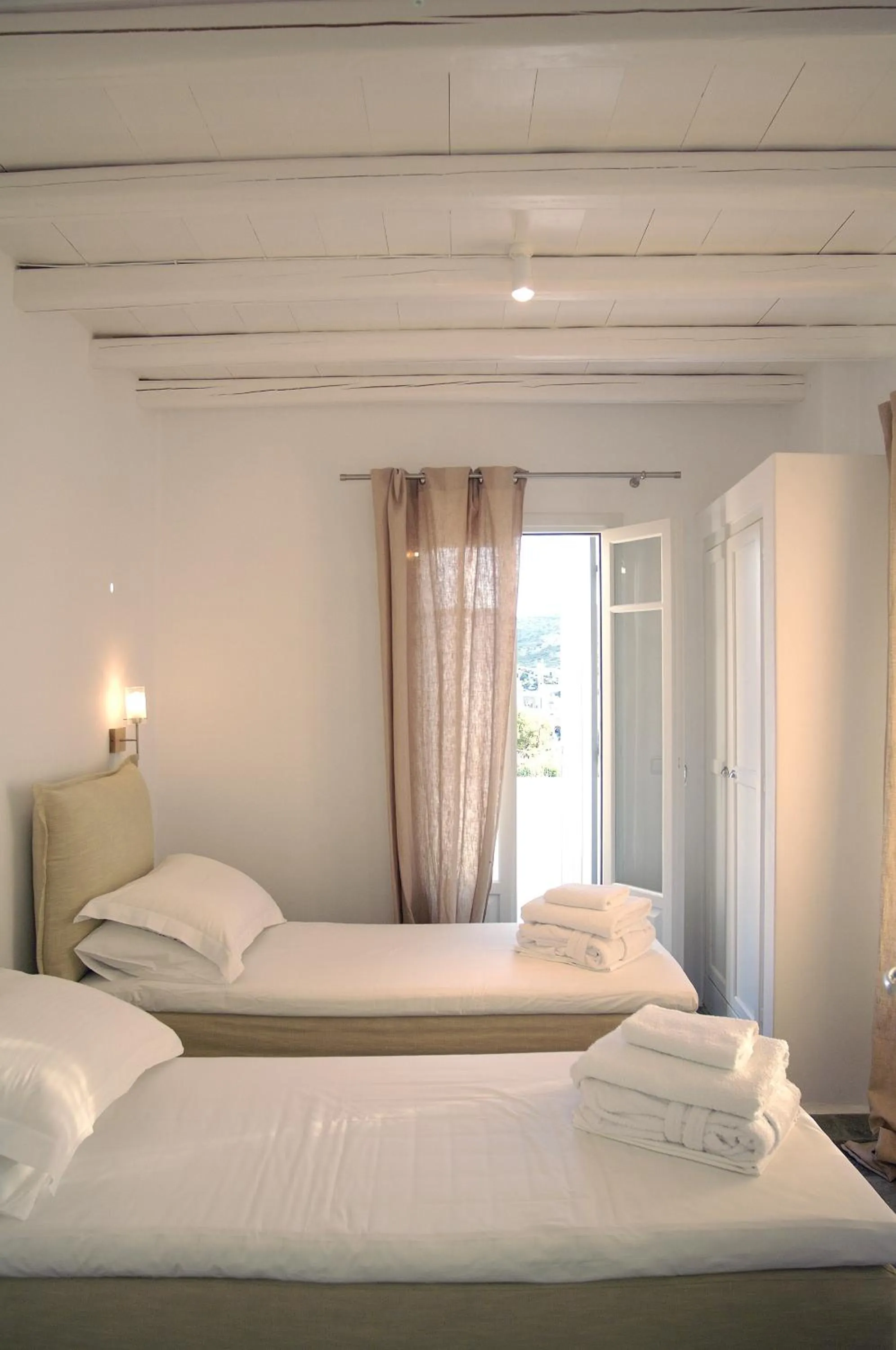 Bedroom, Bed in Kapetan Tasos Suites