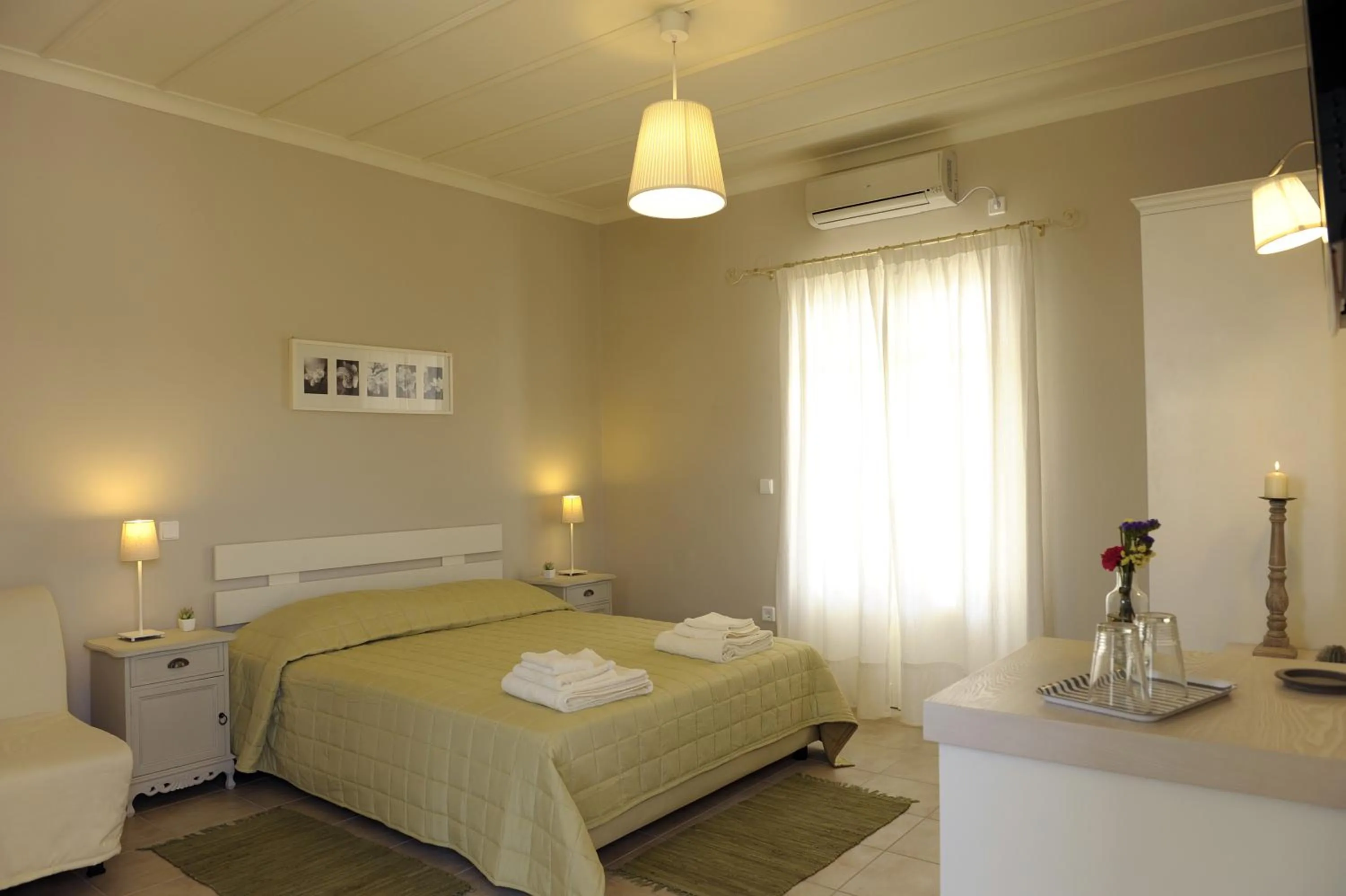 Bedroom, Bed in Almyris