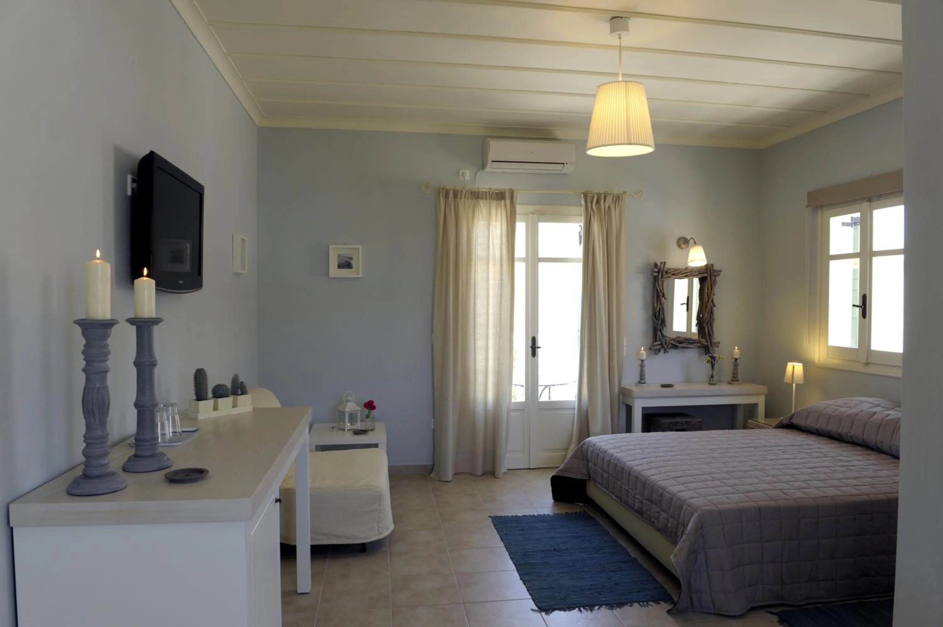 Bedroom, Bed in Almyris