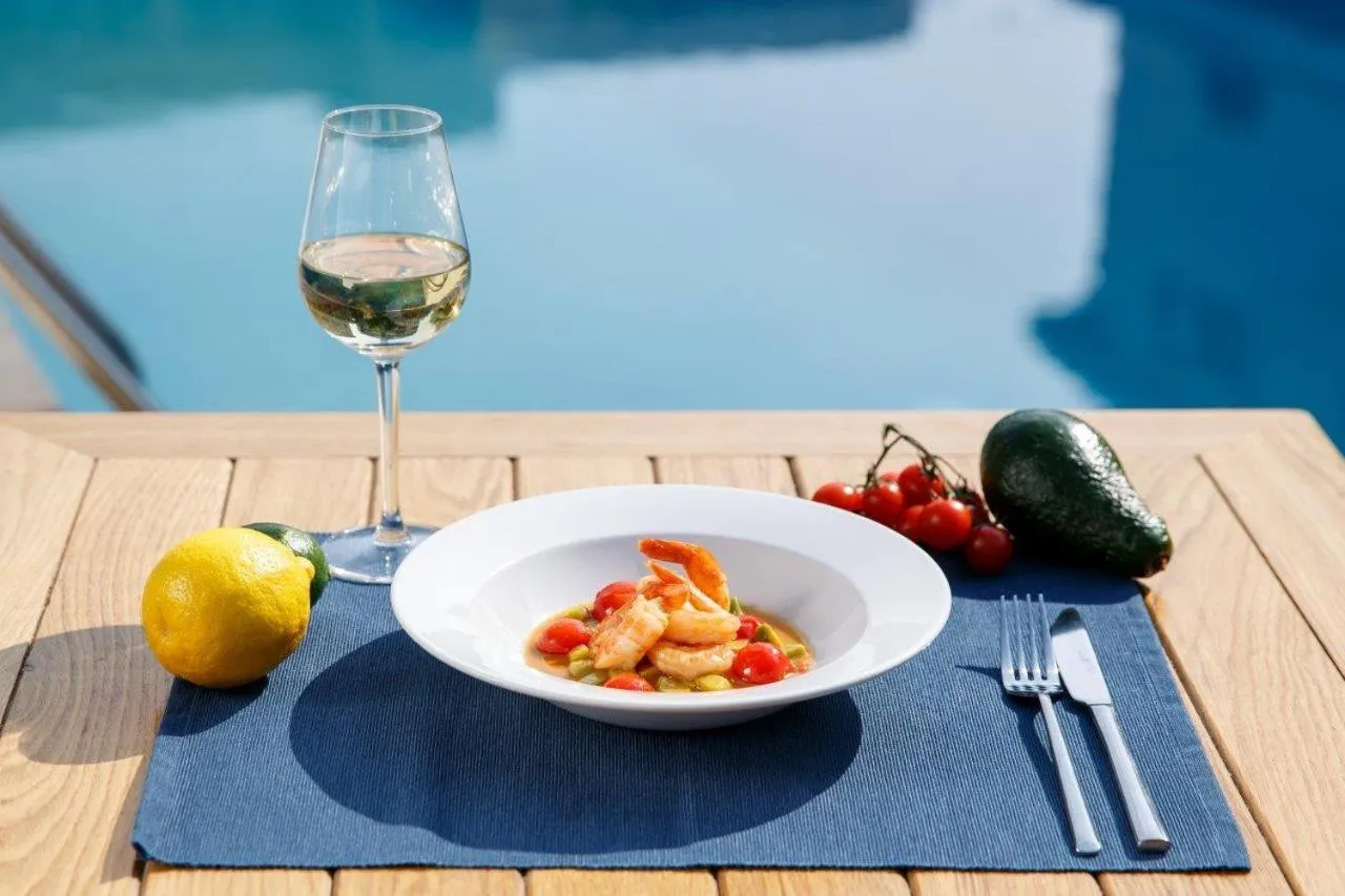 Restaurant/places to eat in Nautic Sport Club