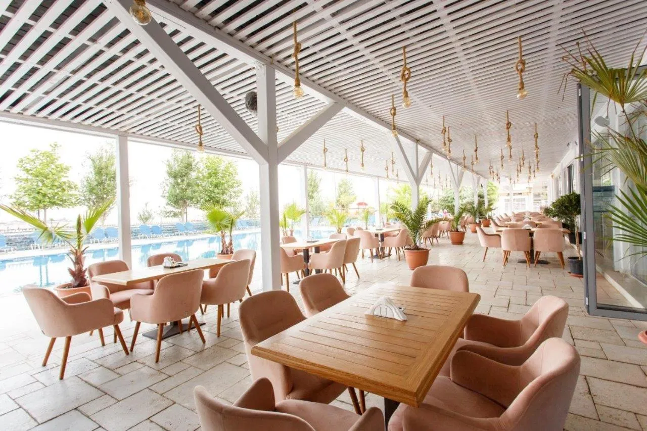 Restaurant/places to eat in Nautic Sport Club