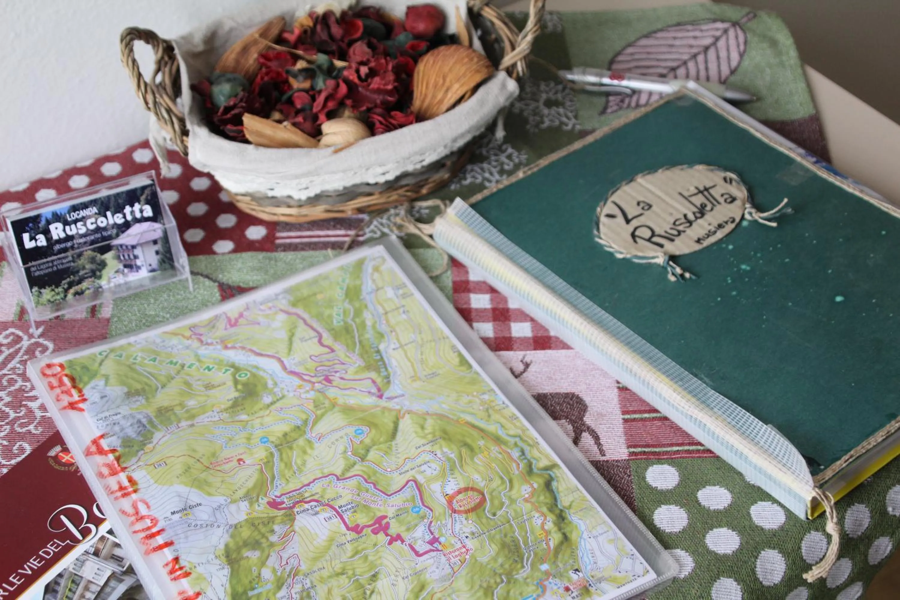 Logo/Certificate/Sign in Locanda La Ruscoletta