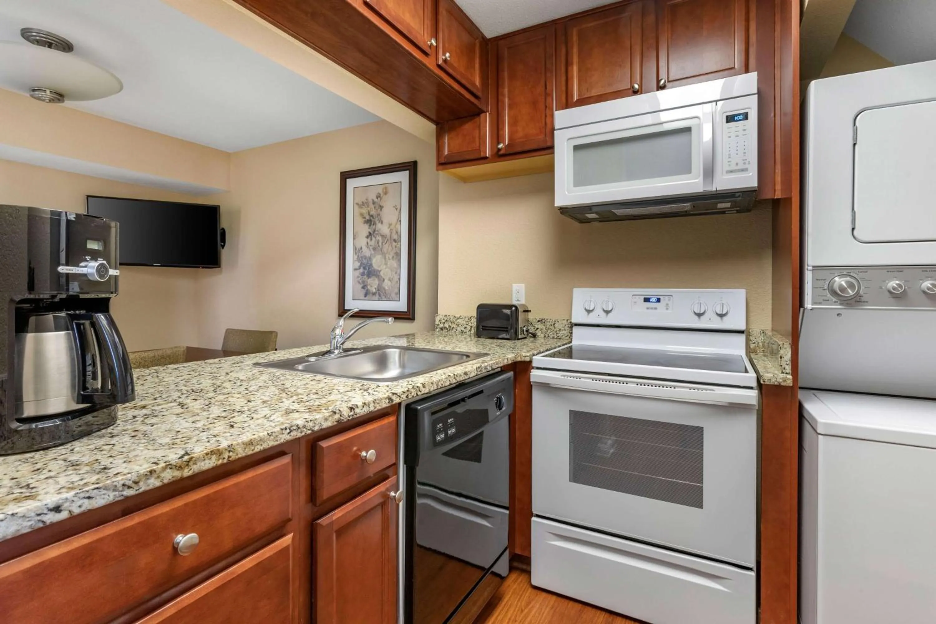 Kitchen or kitchenette in Hilton Vacation Club The Historic Powhatan Williamsburg