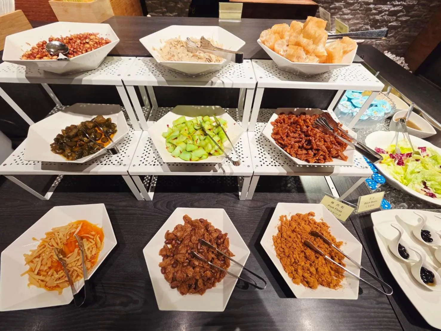 Breakfast in Simple + Hotel