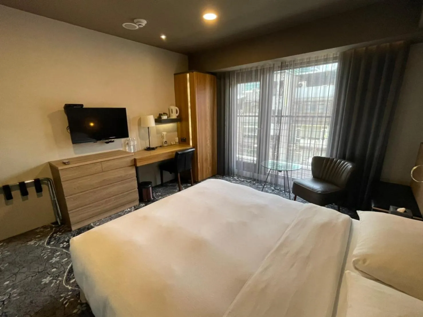 Photo of the whole room, Bed in Simple + Hotel