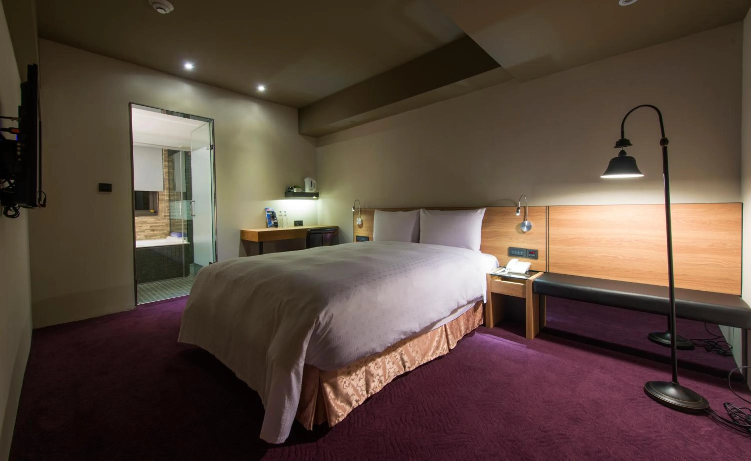 Photo of the whole room, Bed in Simple + Hotel