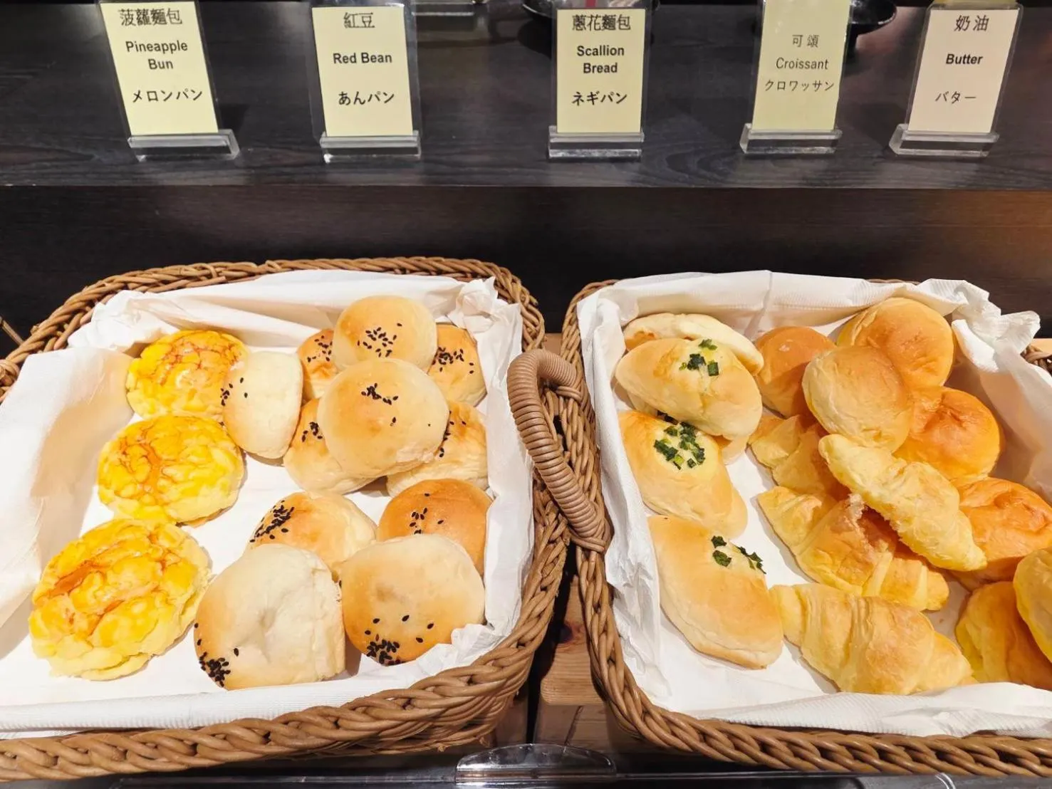 Breakfast in Simple + Hotel