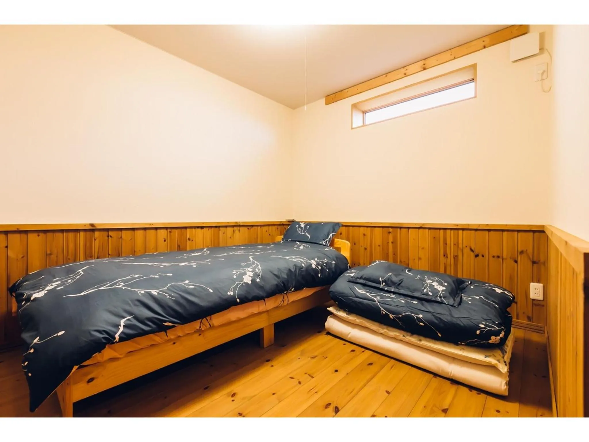 Bed in LAKE view PRIVATE log house