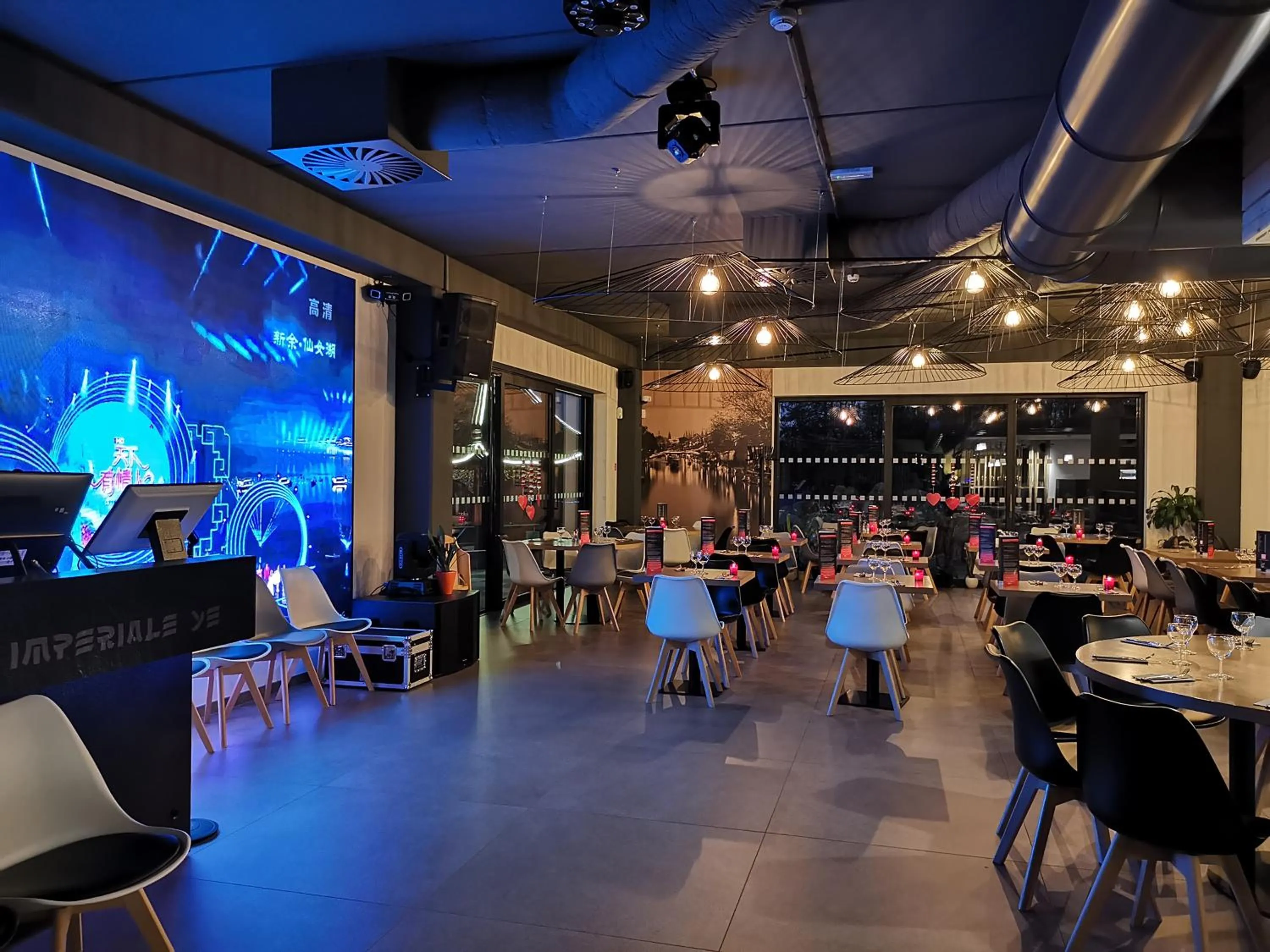 Nightclub / DJ in cité impériale ye