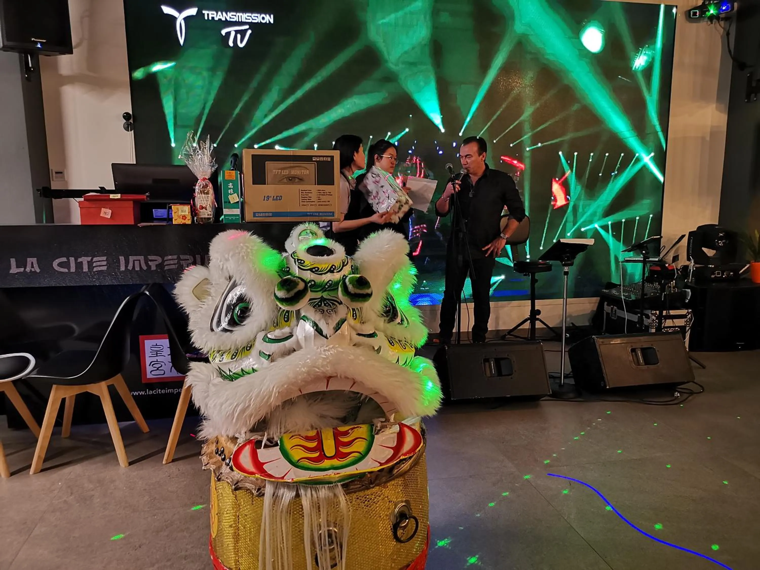 Evening entertainment in cité impériale ye