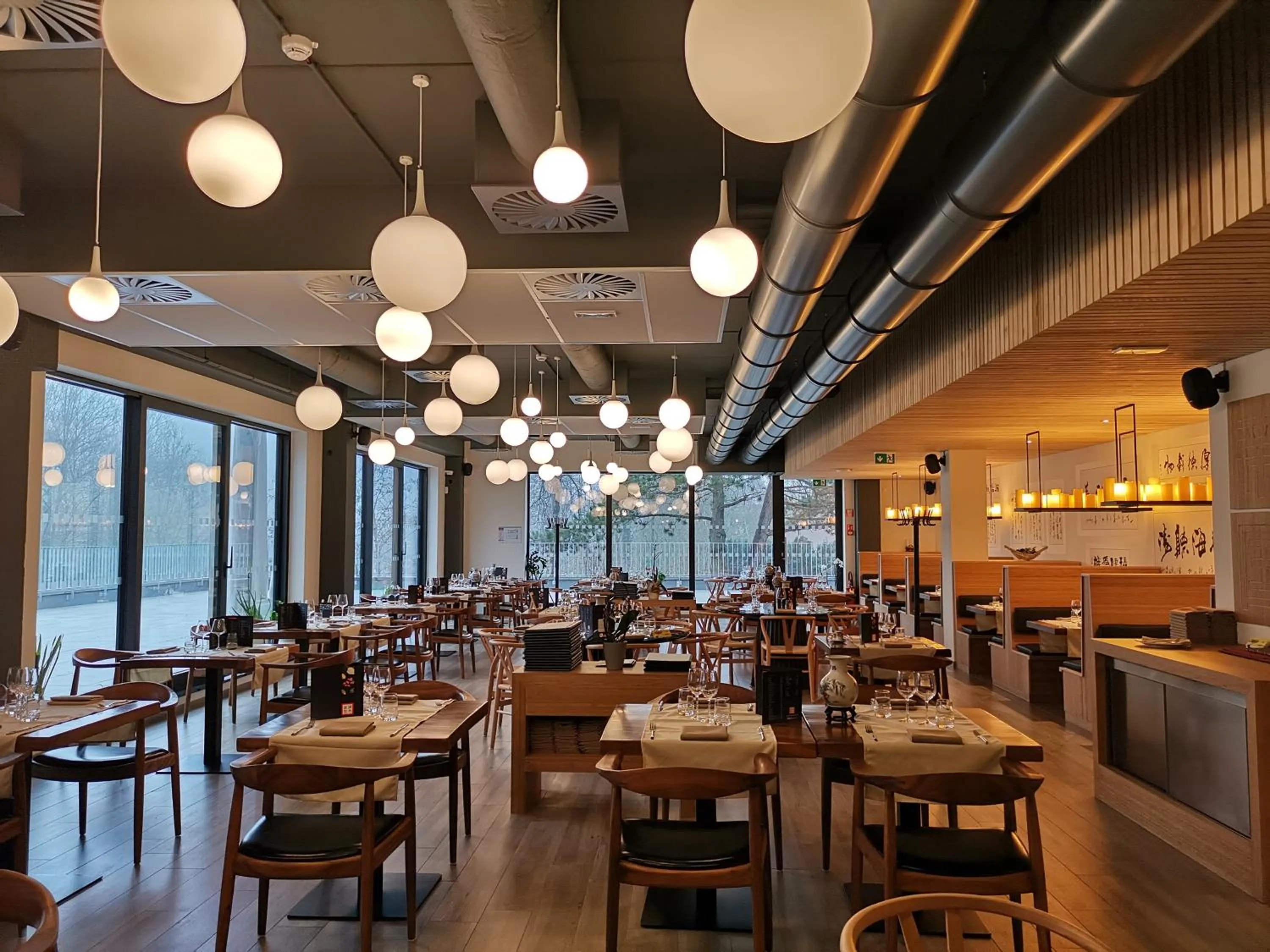 Restaurant/places to eat in cité impériale ye