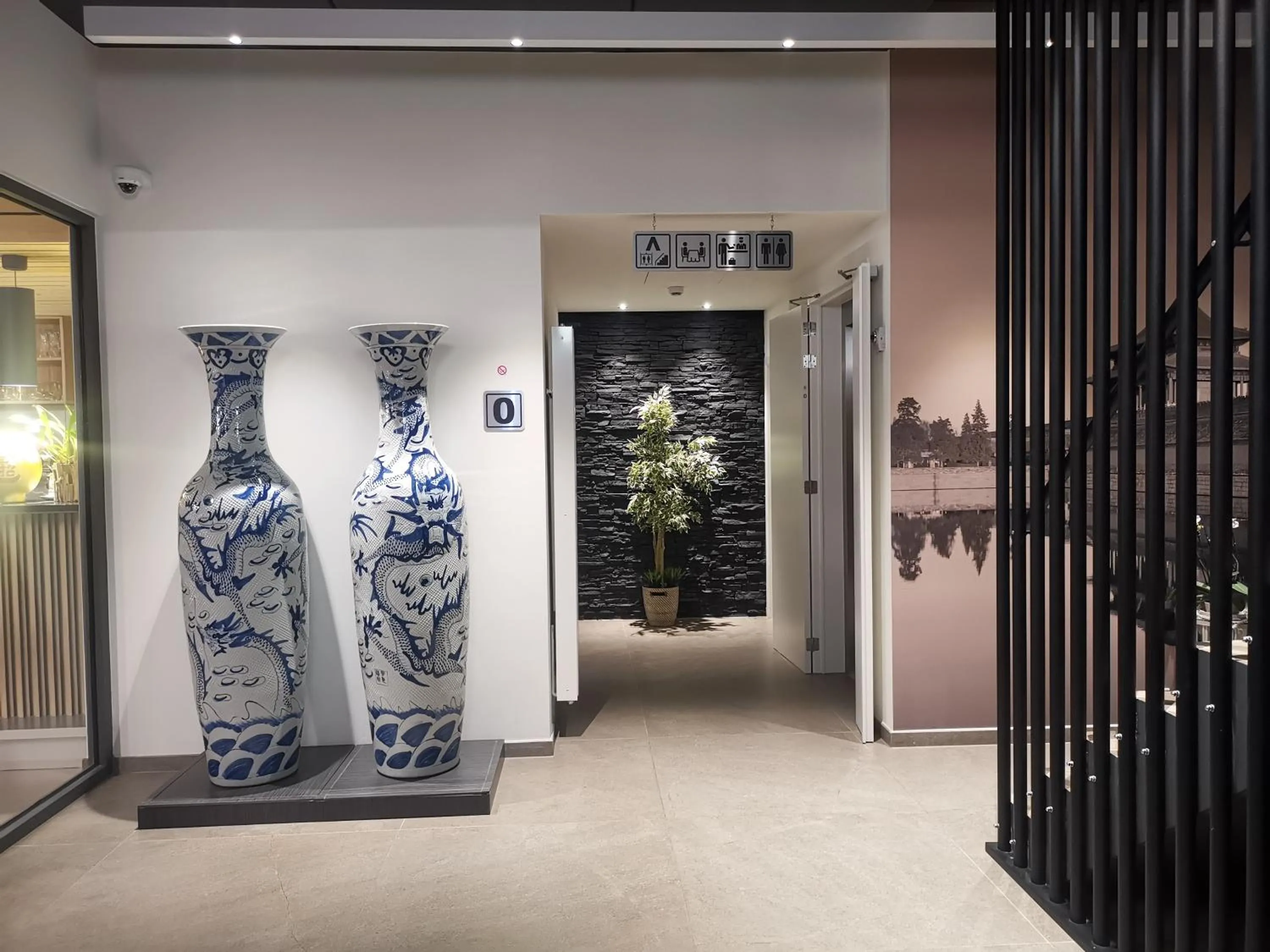 Facade/entrance in cité impériale ye