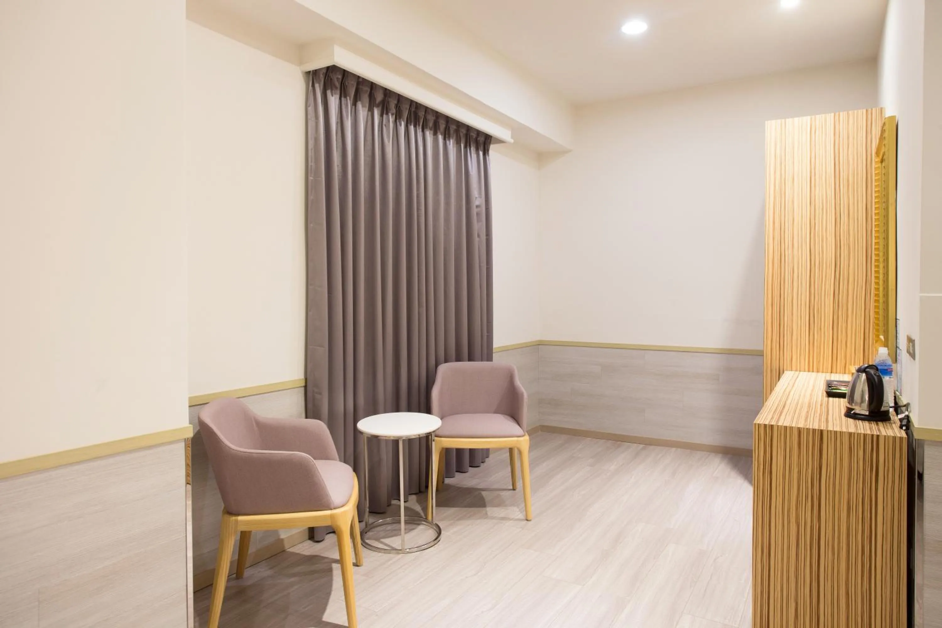 Area and facilities in Rainbow Hotel