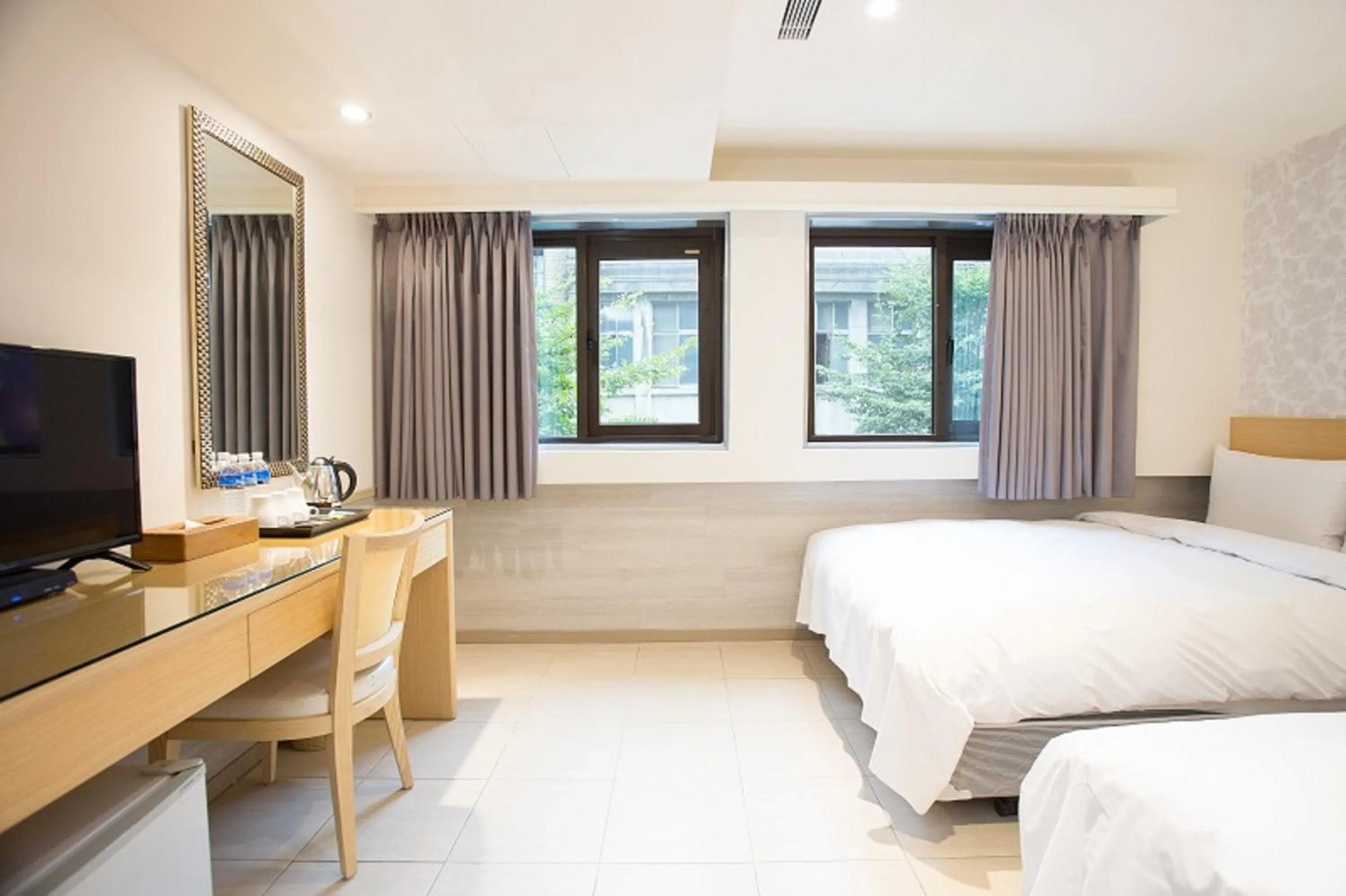 Bedroom, Bed in Rainbow Hotel