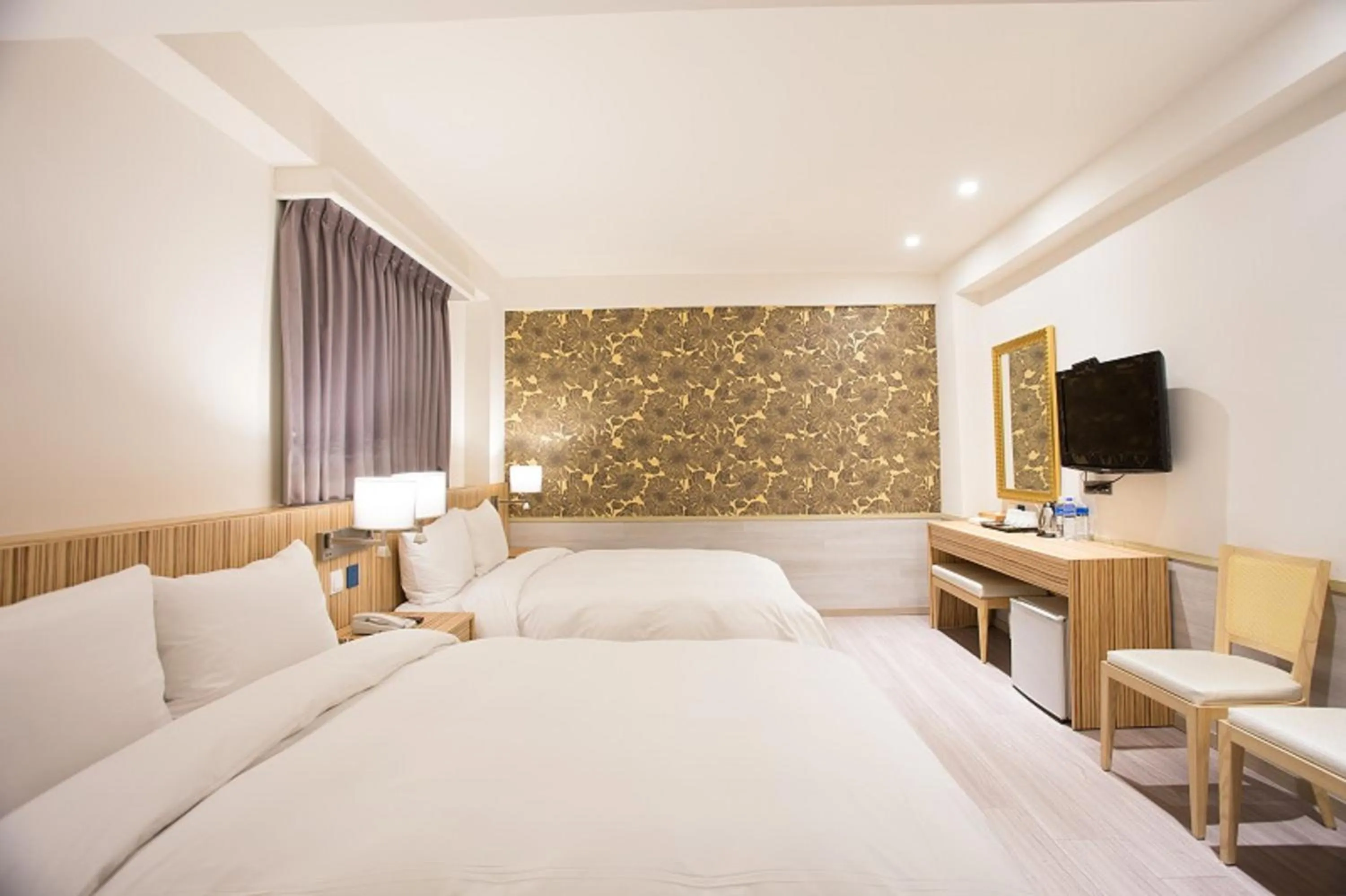 Bedroom, Bed in Rainbow Hotel