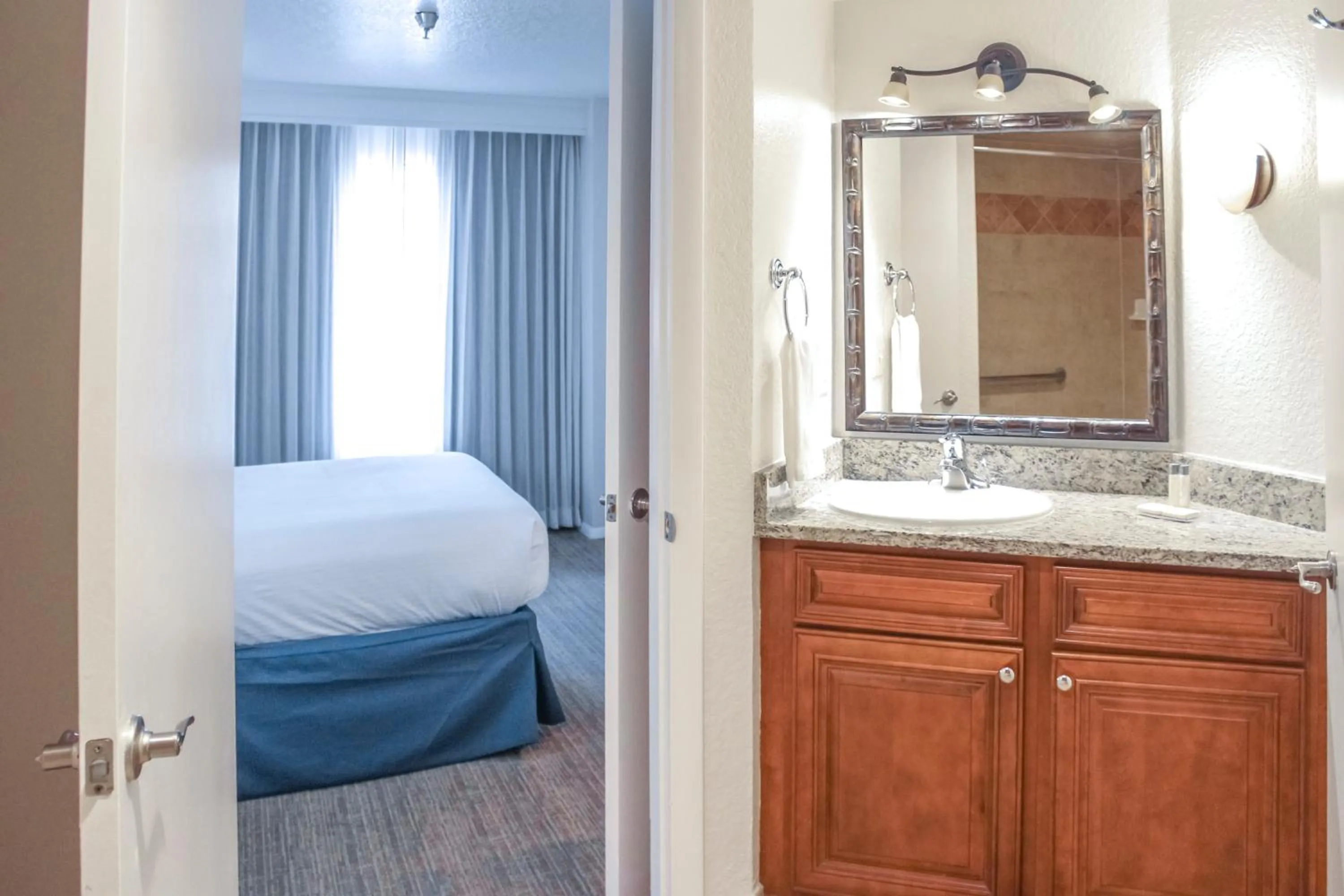 Bathroom, Bed in Hilton Vacation Club Polynesian Isles Kissimmee