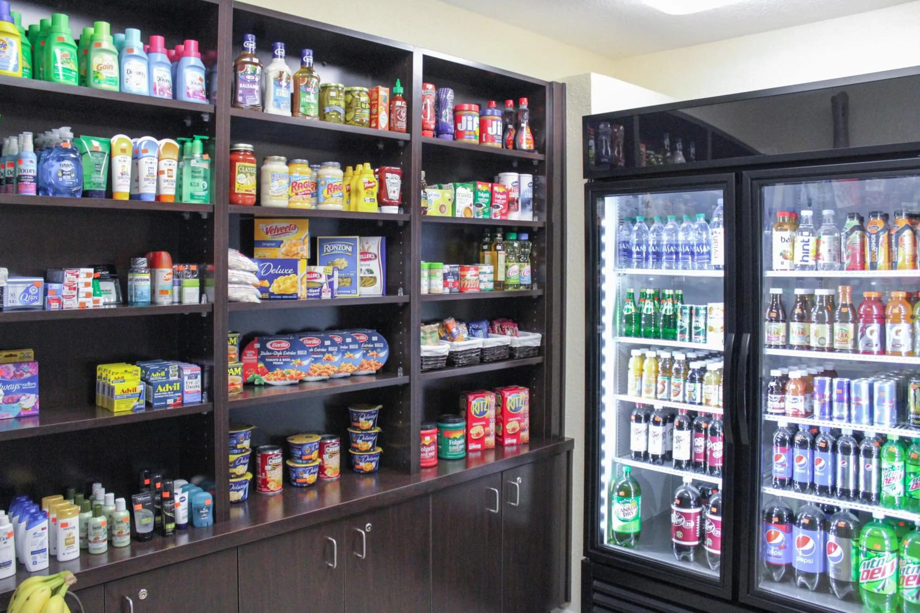 On-site shops in Hilton Vacation Club Polynesian Isles Kissimmee