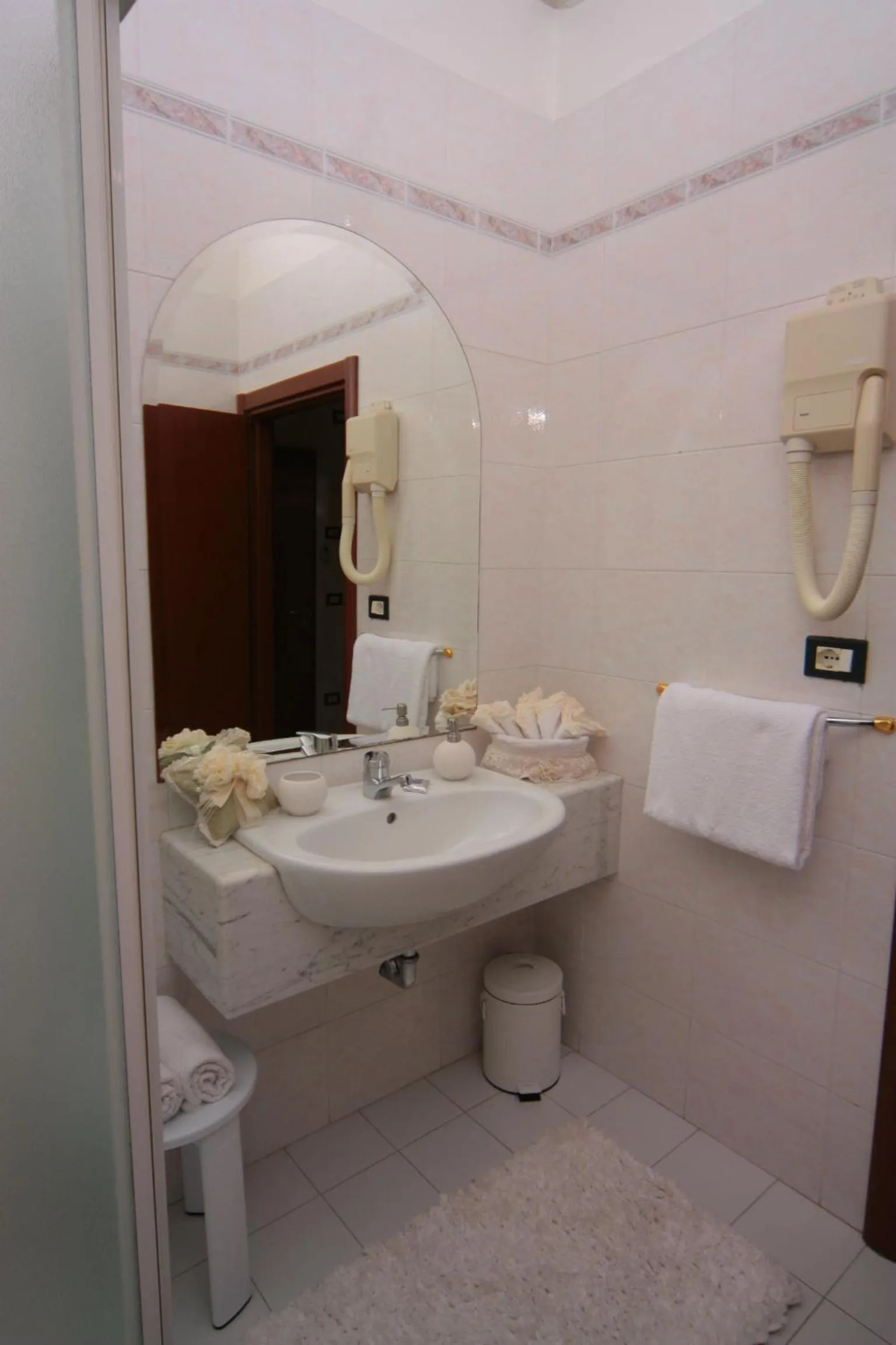 Bathroom in Hotel Stefan Room & Breakfast