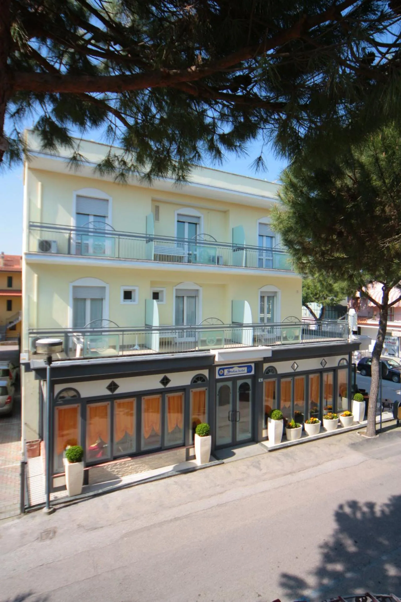 Property building in Hotel Stefan Room & Breakfast