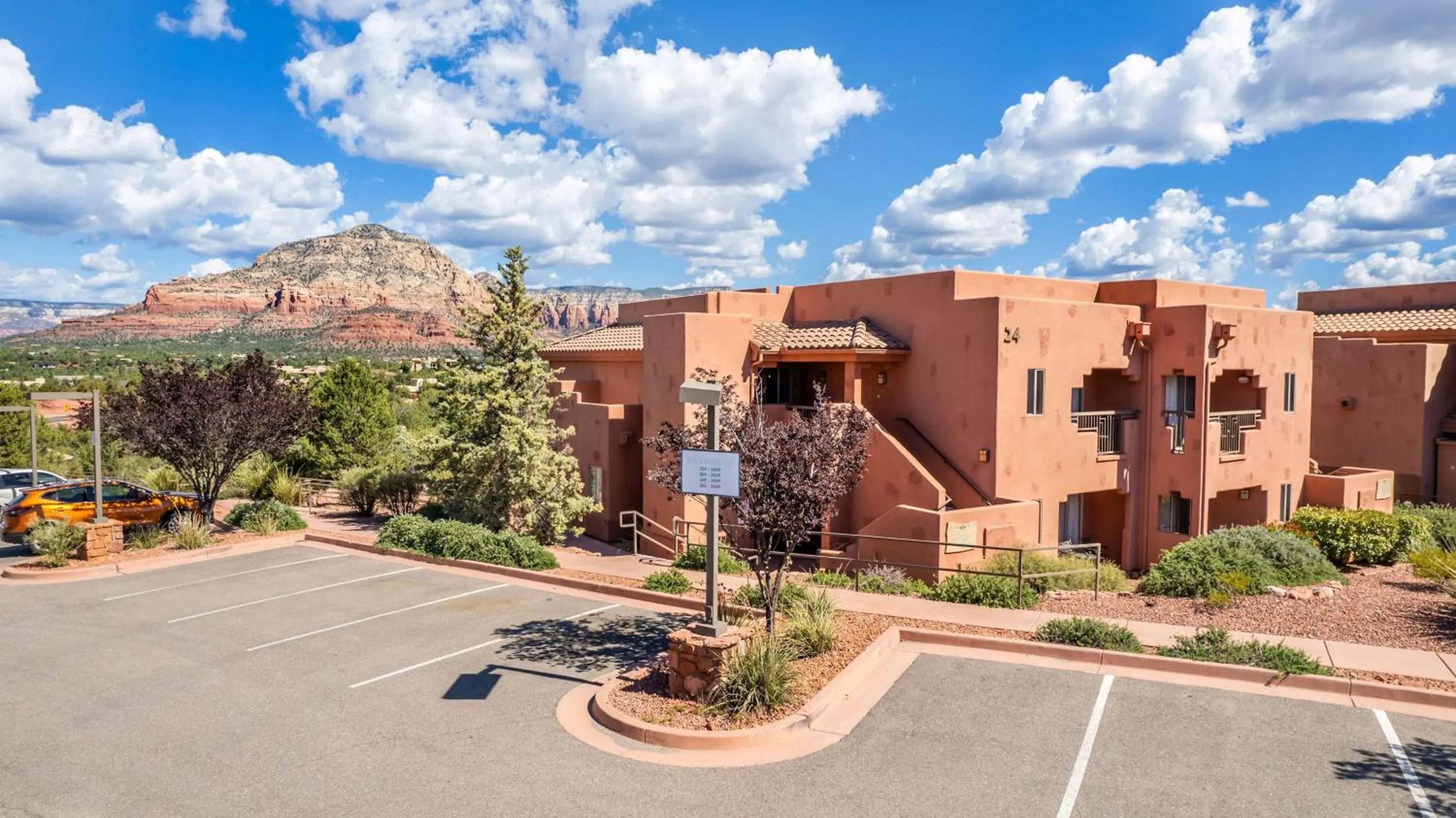Property building in Hilton Vacation Club Sedona Summit