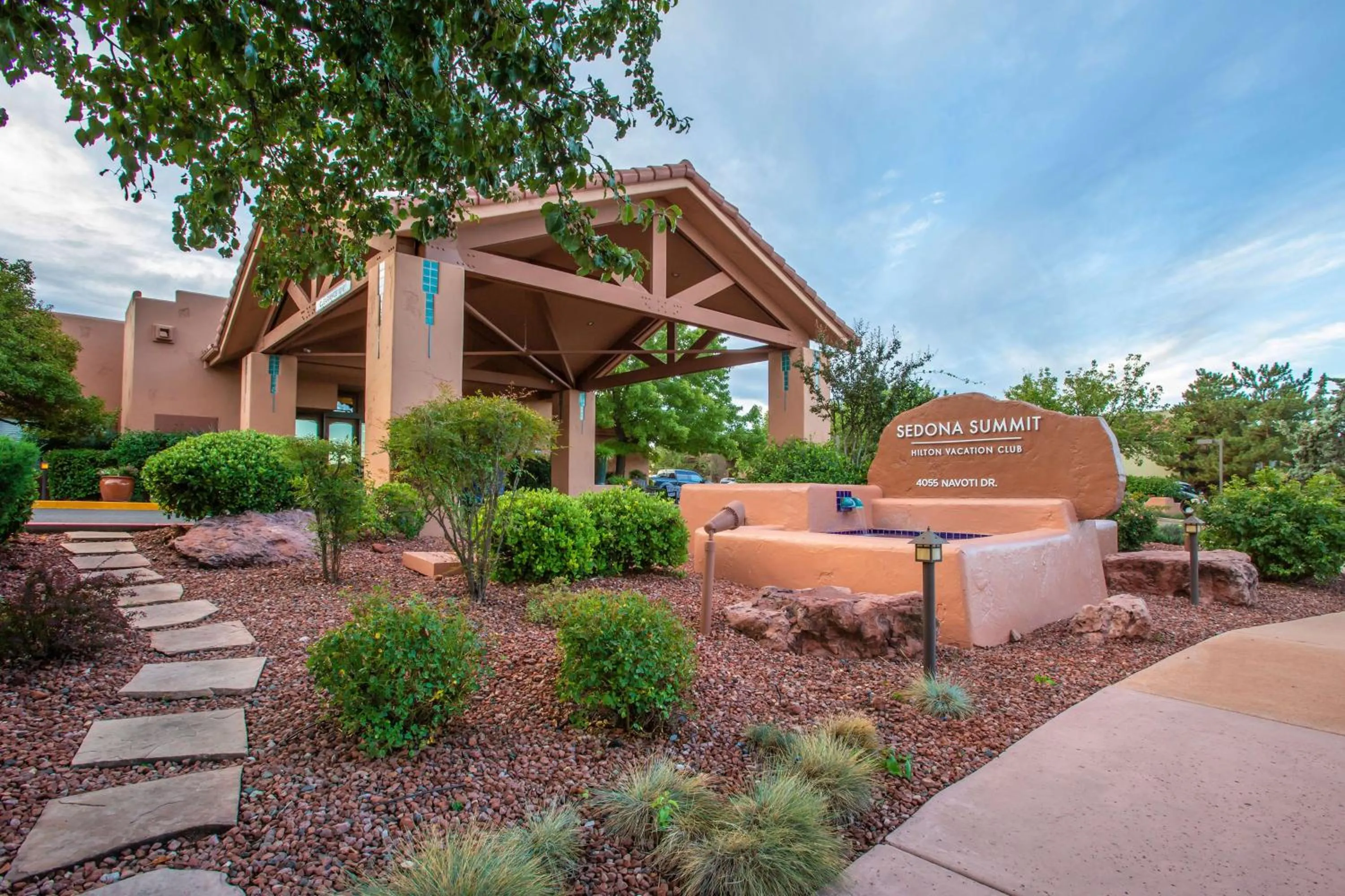 Property building in Hilton Vacation Club Sedona Summit
