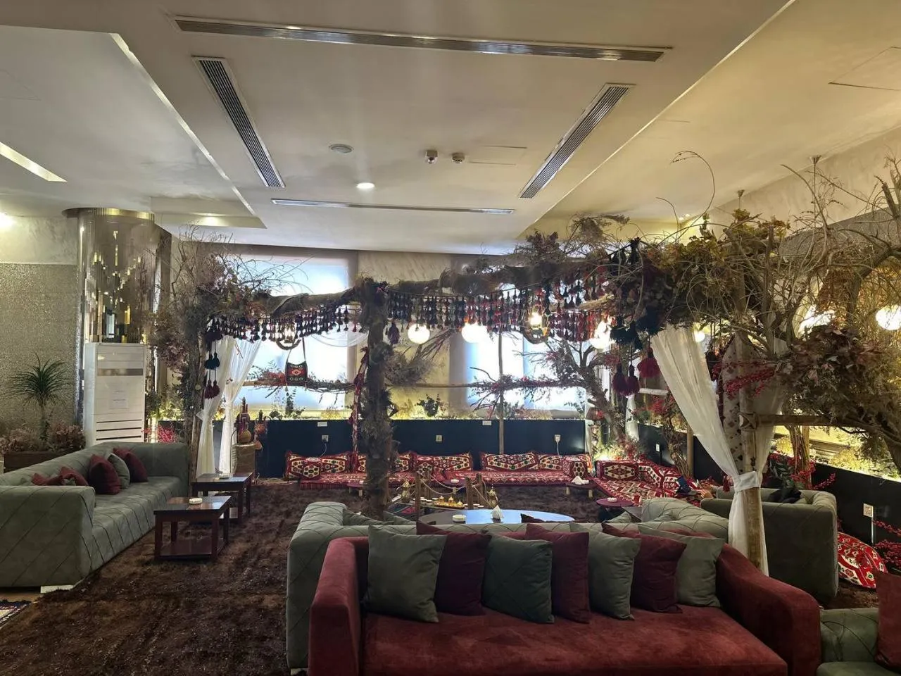 Restaurant/places to eat in Jouhayna Hotel&Suite