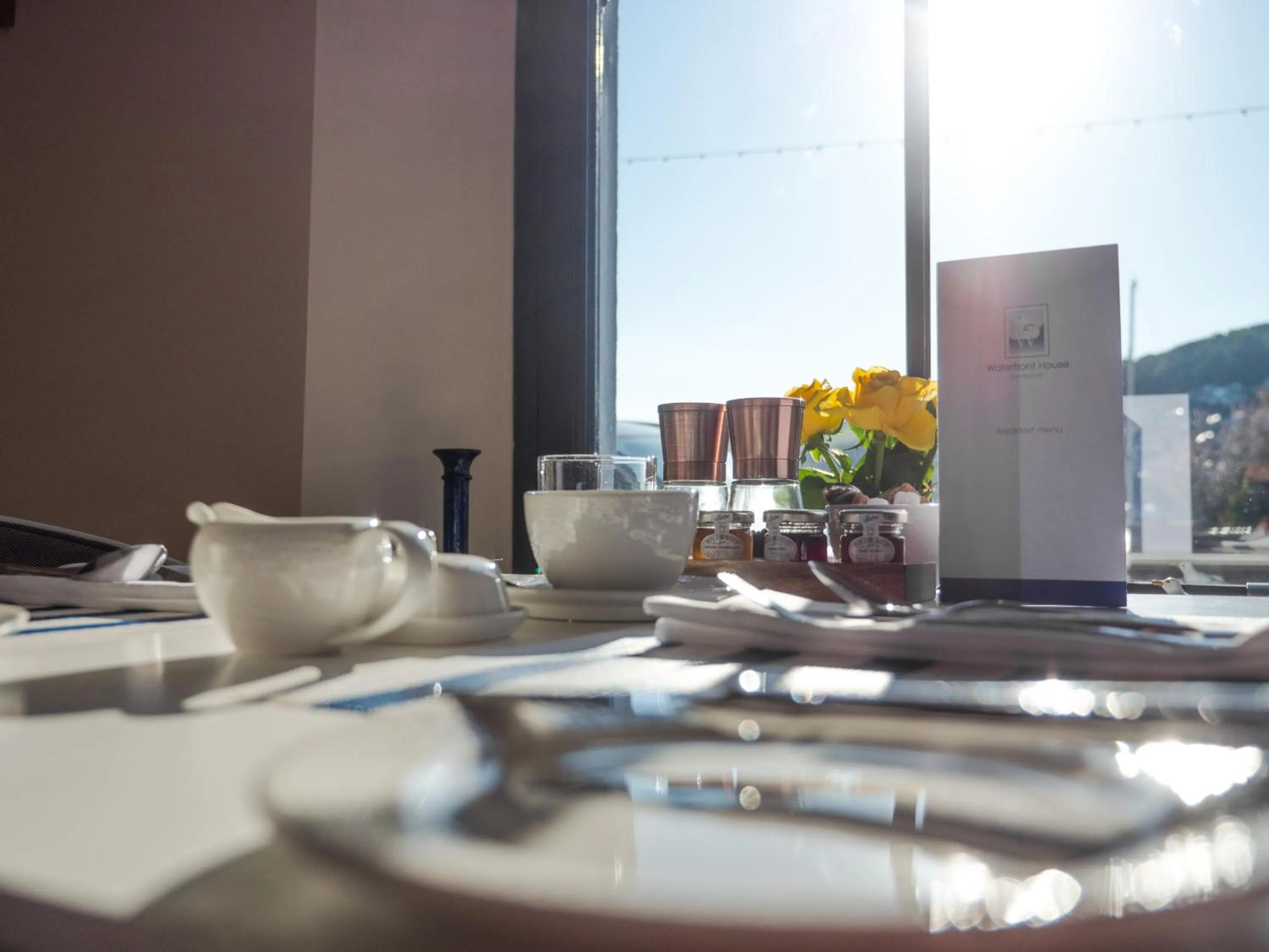 Breakfast in Waterfront House