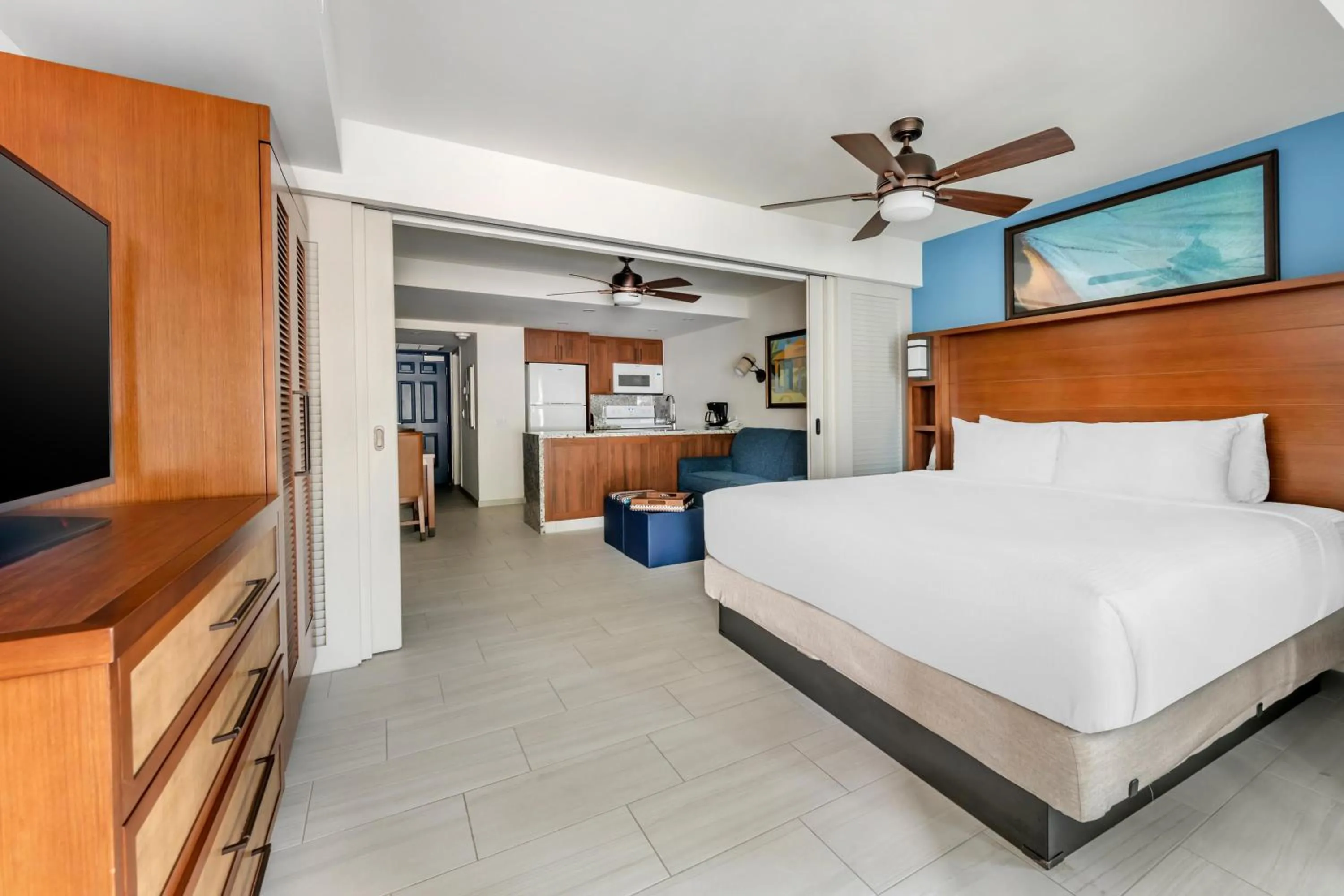 Kitchen or kitchenette, Bed in Hilton Vacation Club Flamingo Beach Sint Maarten