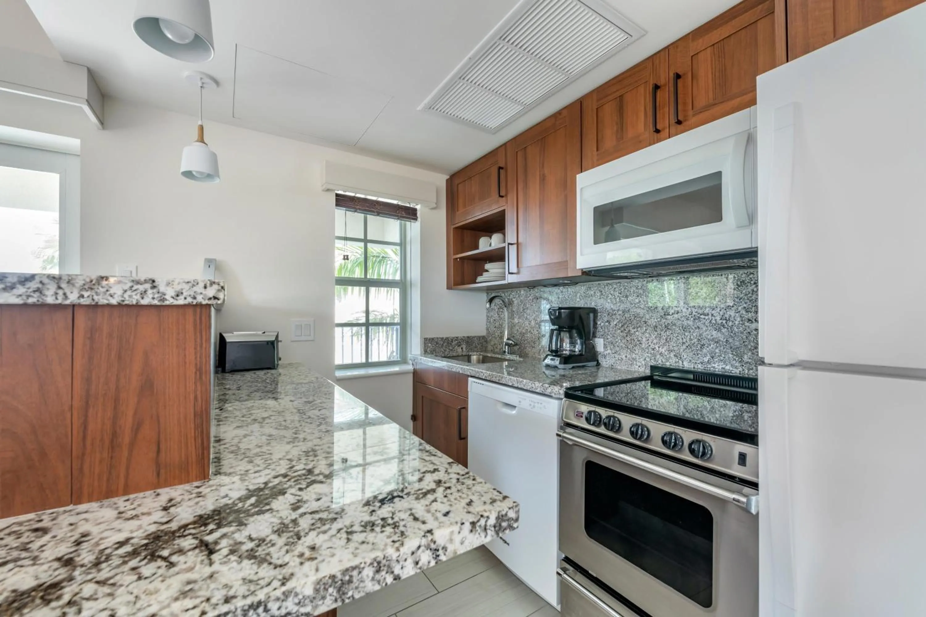 Kitchen or kitchenette in Hilton Vacation Club Flamingo Beach Sint Maarten