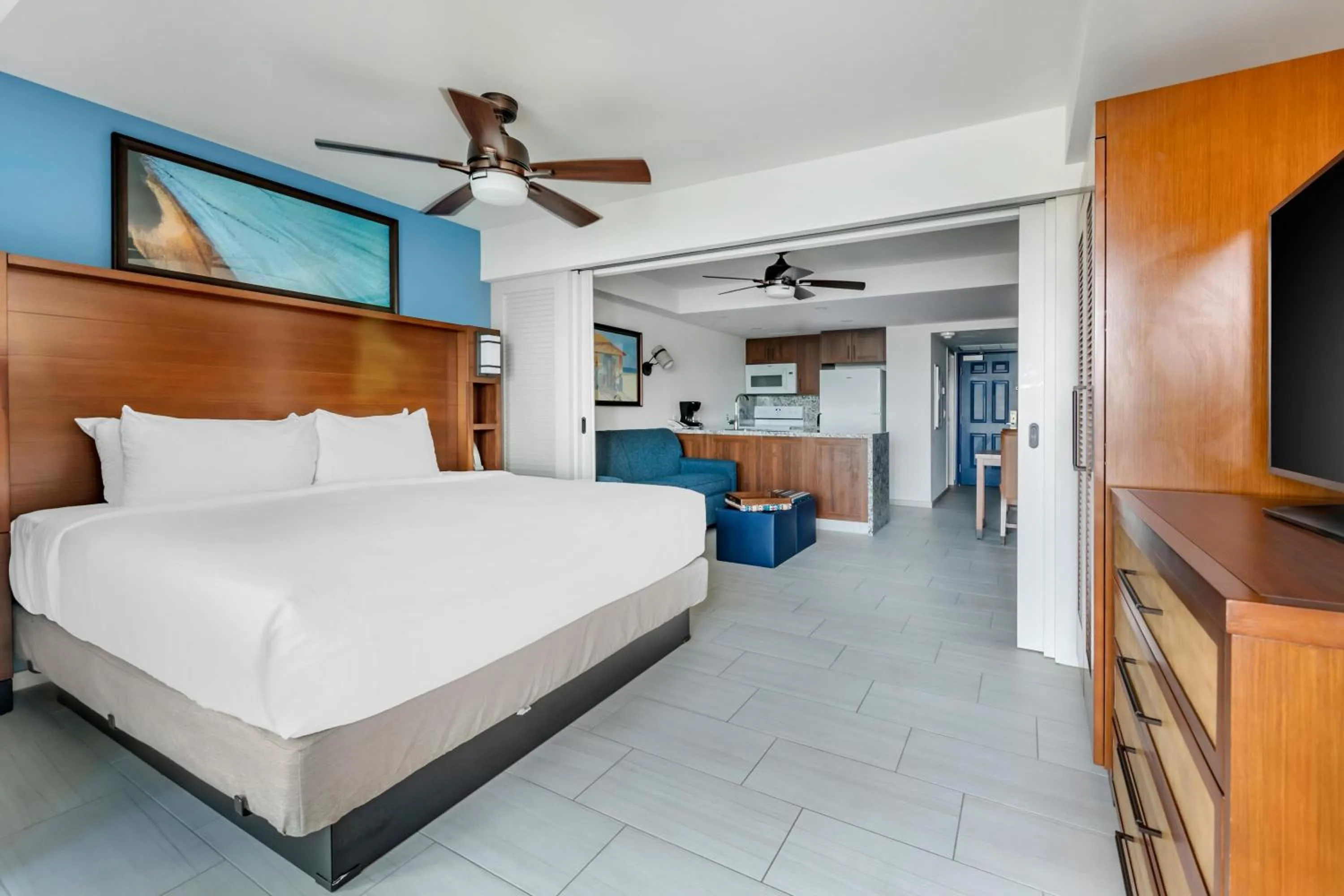 Kitchen or kitchenette, Bed in Hilton Vacation Club Flamingo Beach Sint Maarten