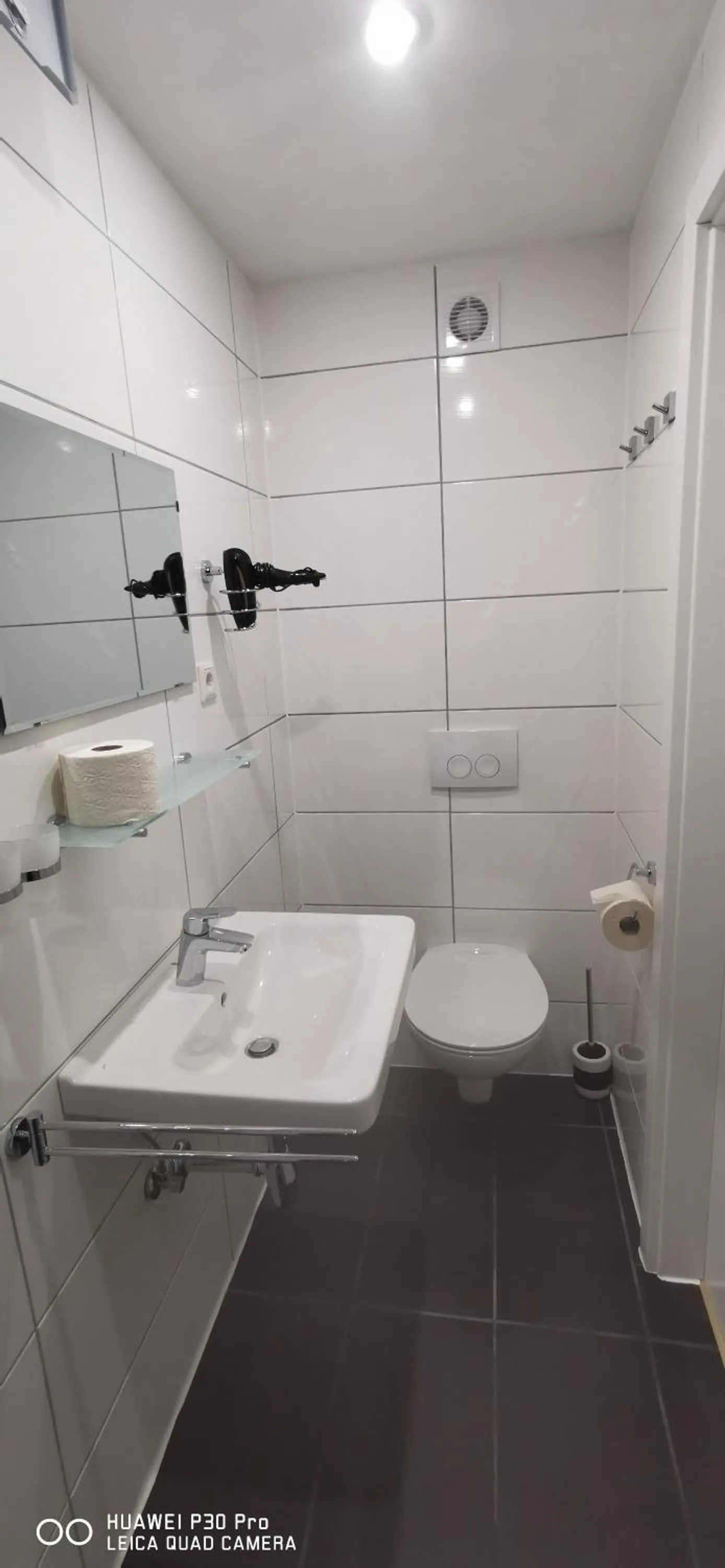 Bathroom in Pension Alpina