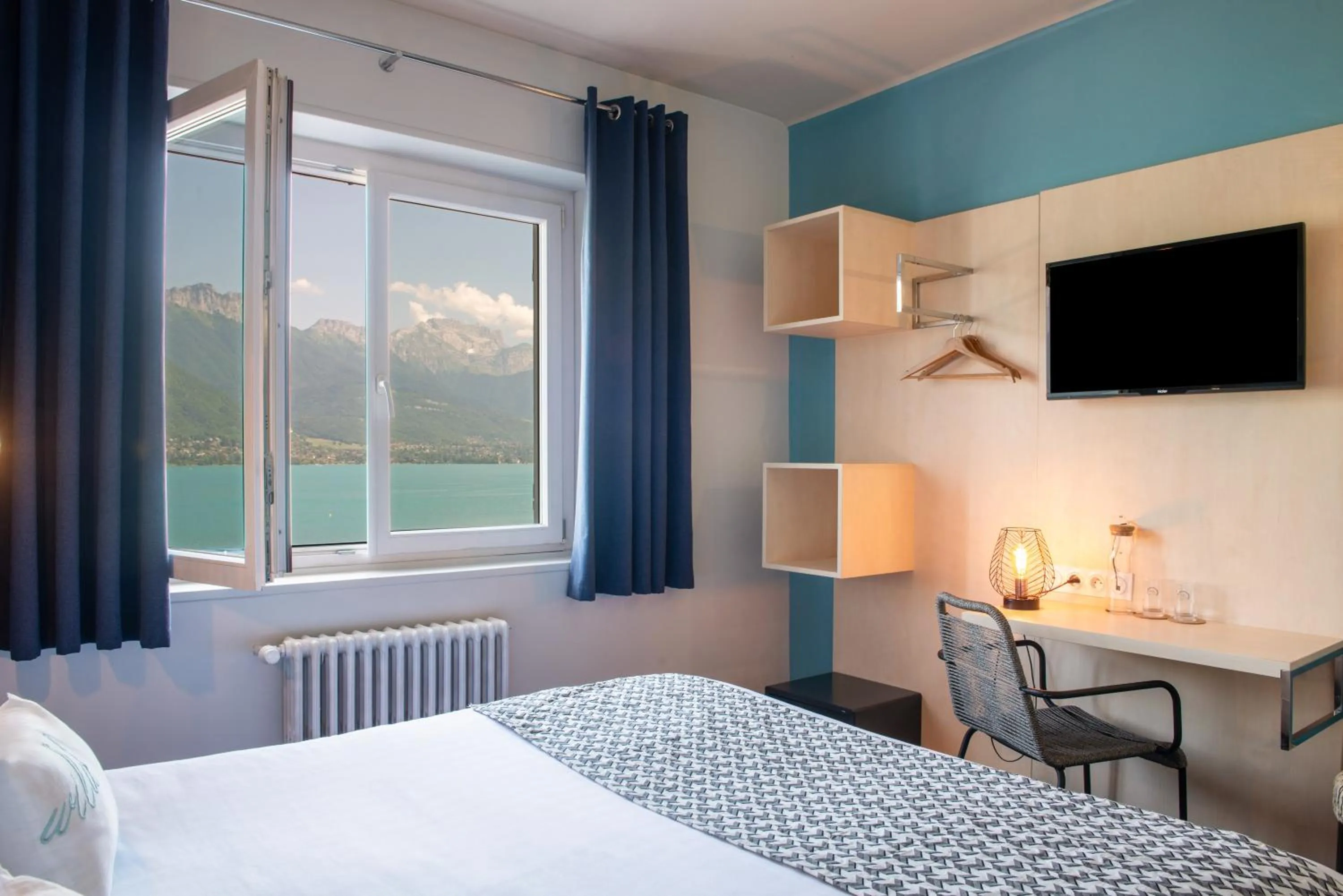 Property building, Bed in Hôtel Beauregard, The Originals Relais