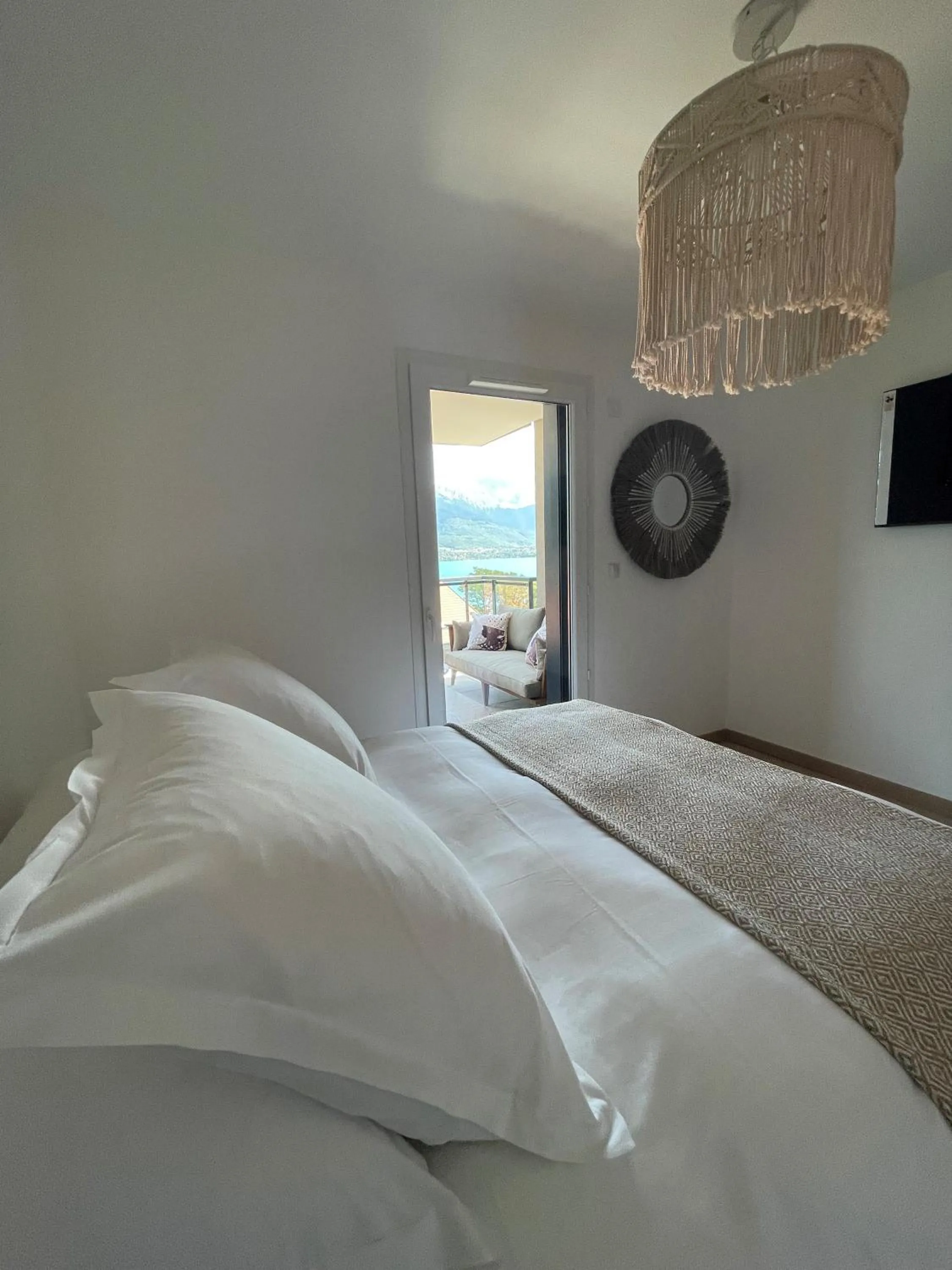 Bed in Hôtel Beauregard, The Originals Relais