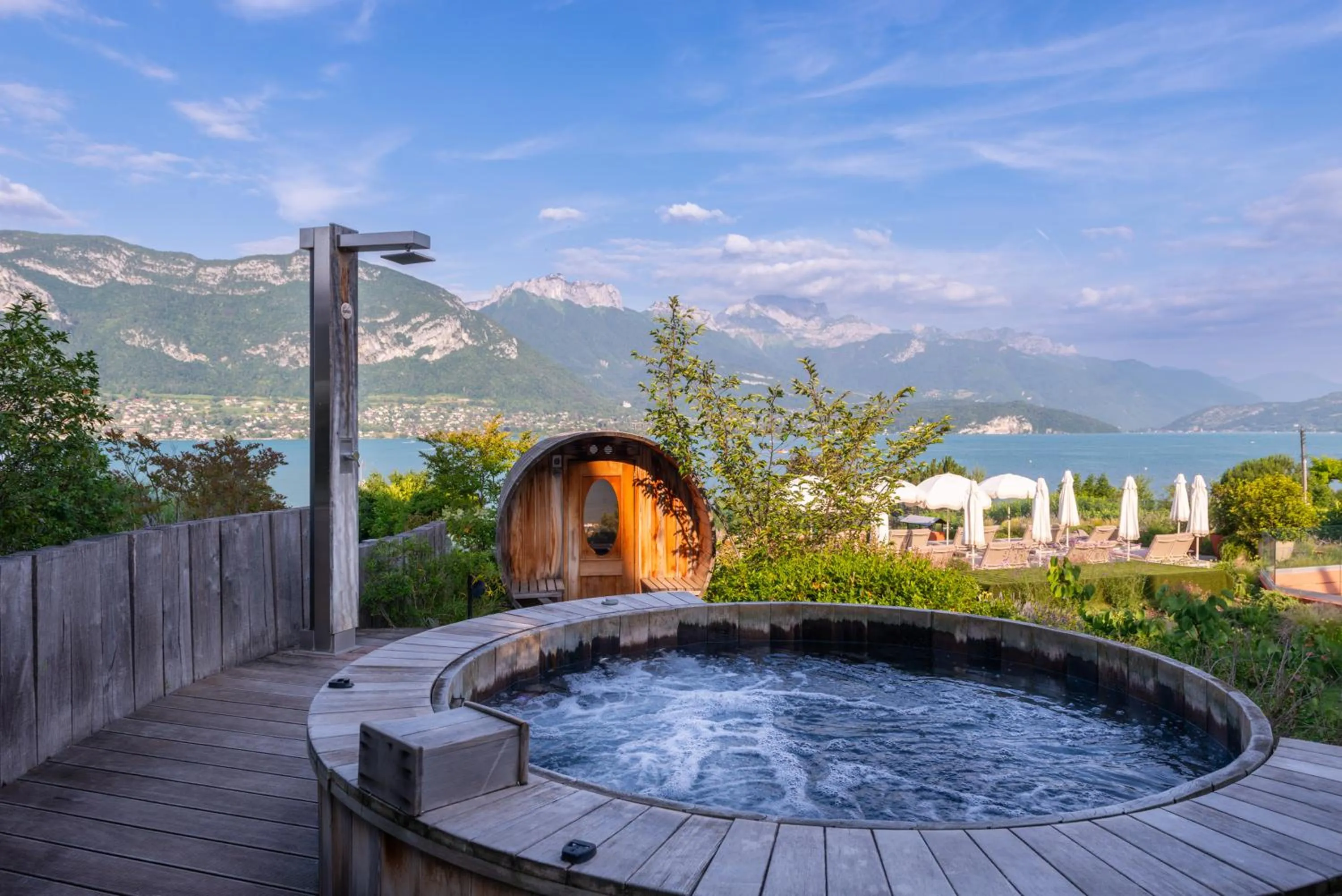 Hot Tub in Hôtel Beauregard, The Originals Relais